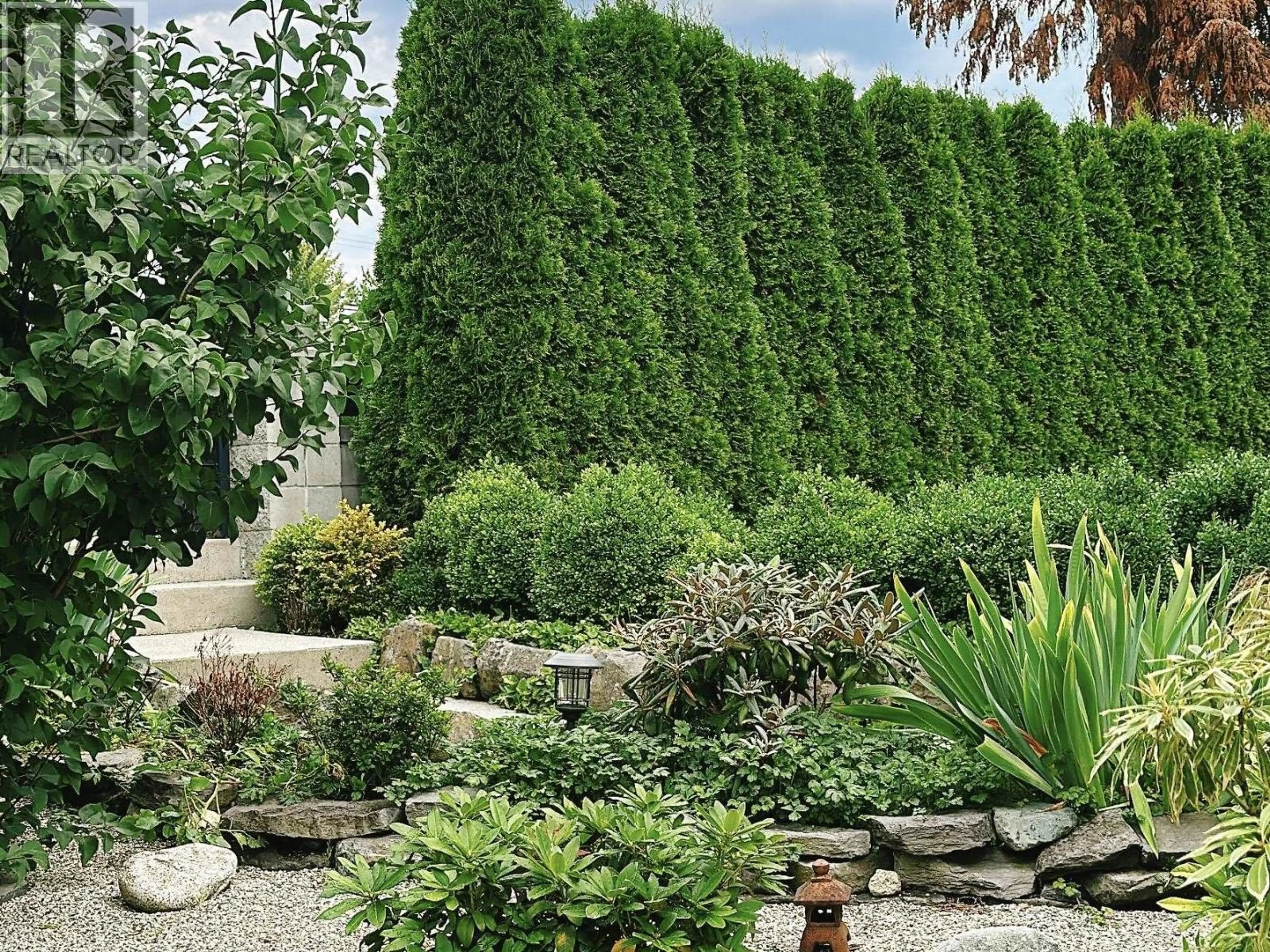 Patio, unknown for 6280 BUCHANAN STREET, Burnaby British Columbia V5B2S5