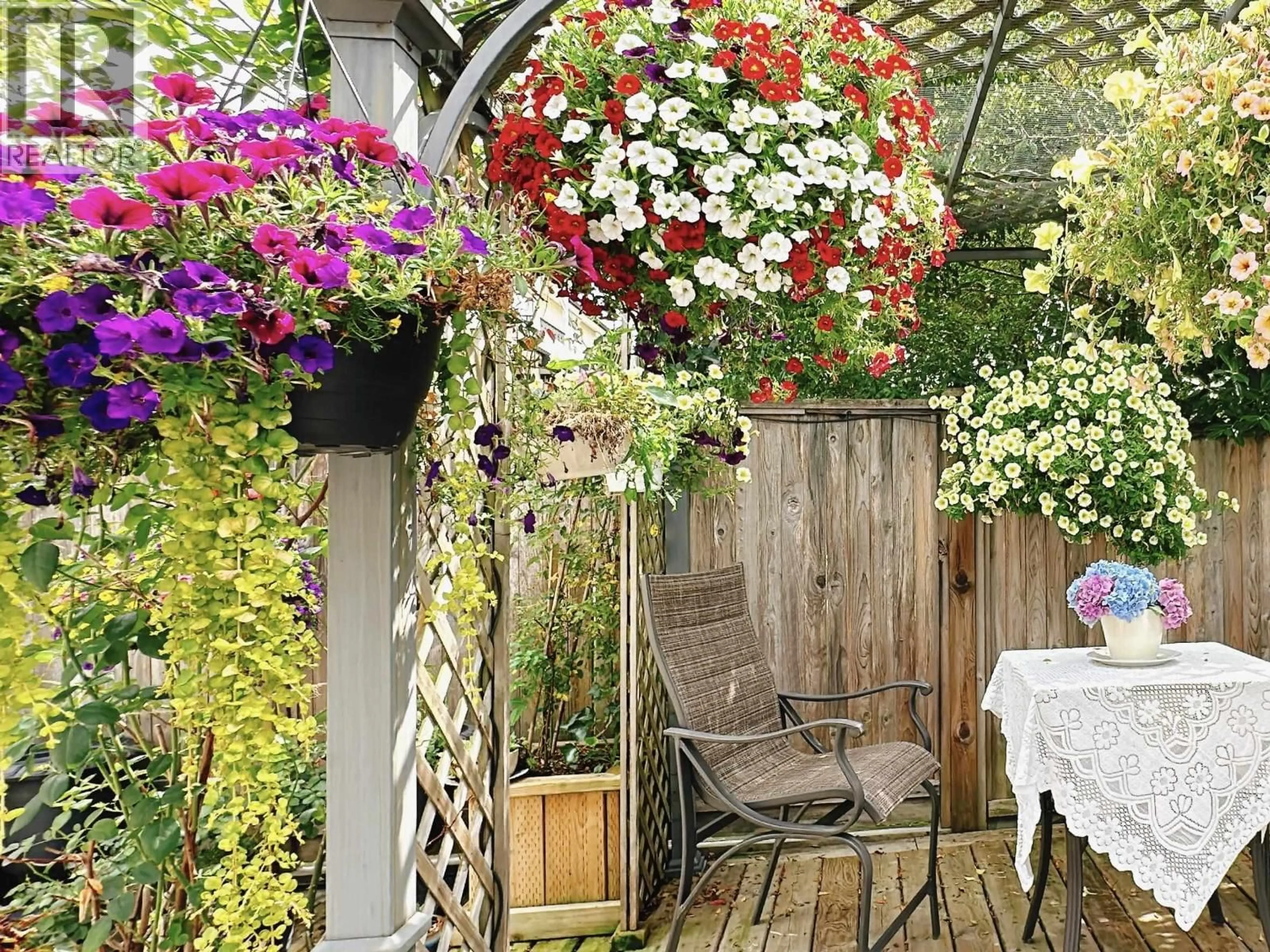 Patio, street for 6280 BUCHANAN STREET, Burnaby British Columbia V5B2S5