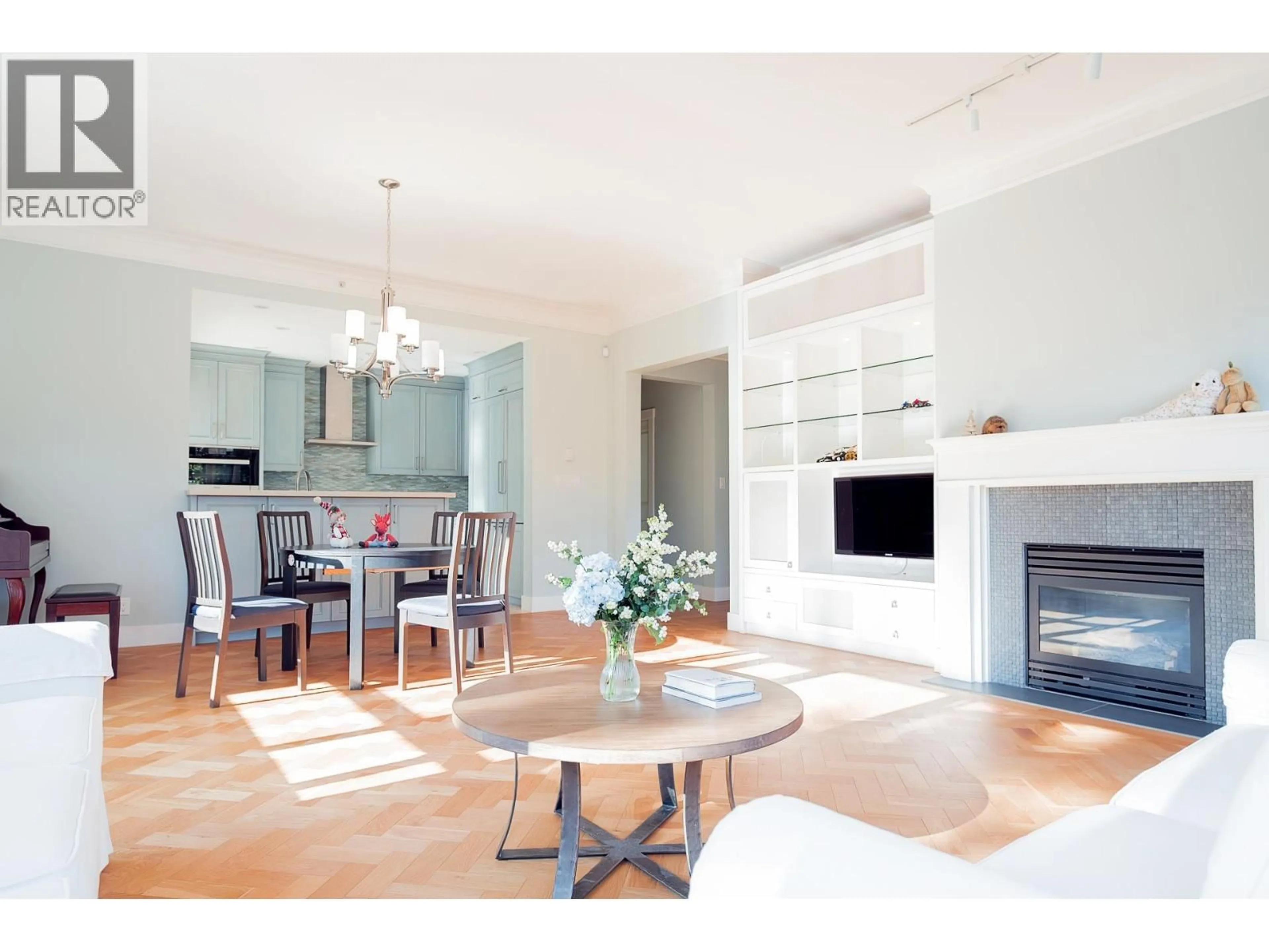 Living room with furniture, wood/laminate floor for 501 - 4685 VALLEY DRIVE, Vancouver British Columbia V6J5M2