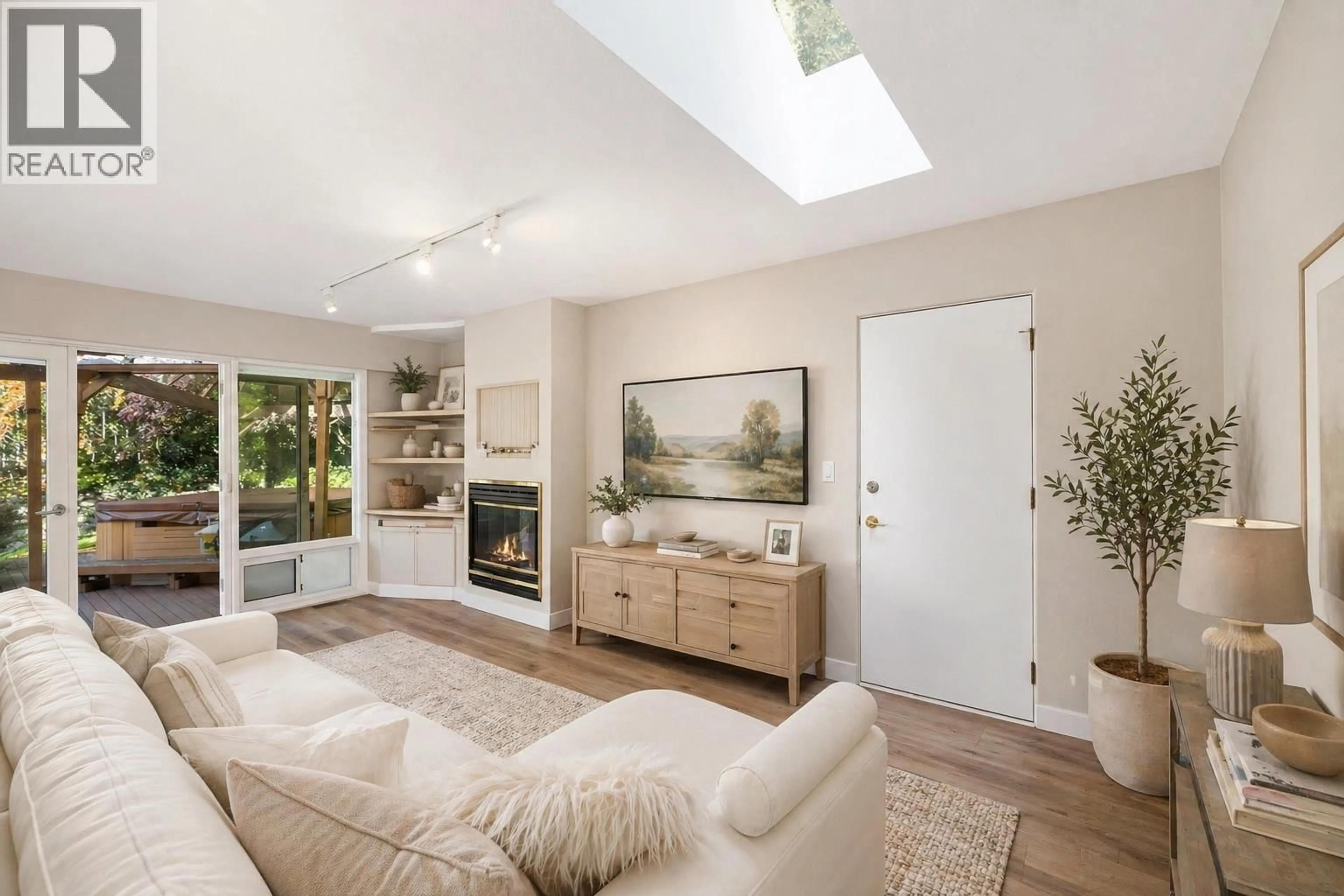 Living room with furniture, unknown for 4110 BURKERIDGE PLACE, West Vancouver British Columbia V7V3M9