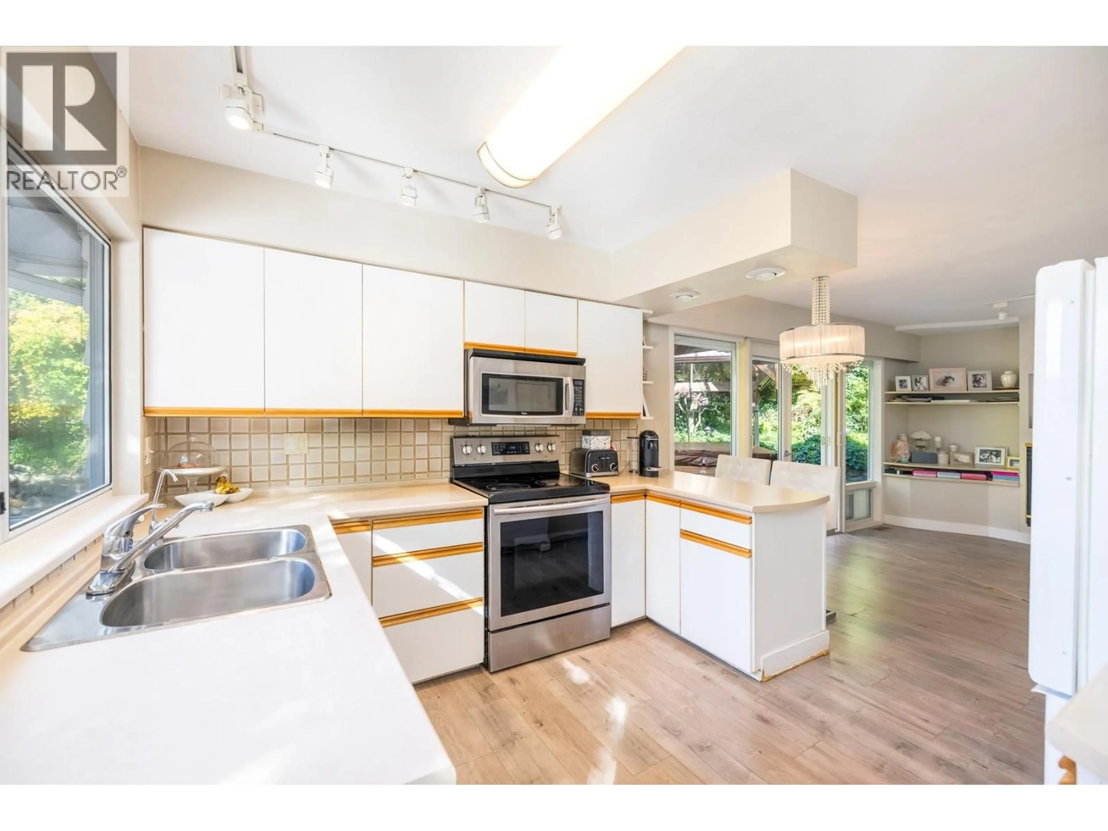 Open concept kitchen, unknown for 4110 BURKERIDGE PLACE, West Vancouver British Columbia V7V3M9