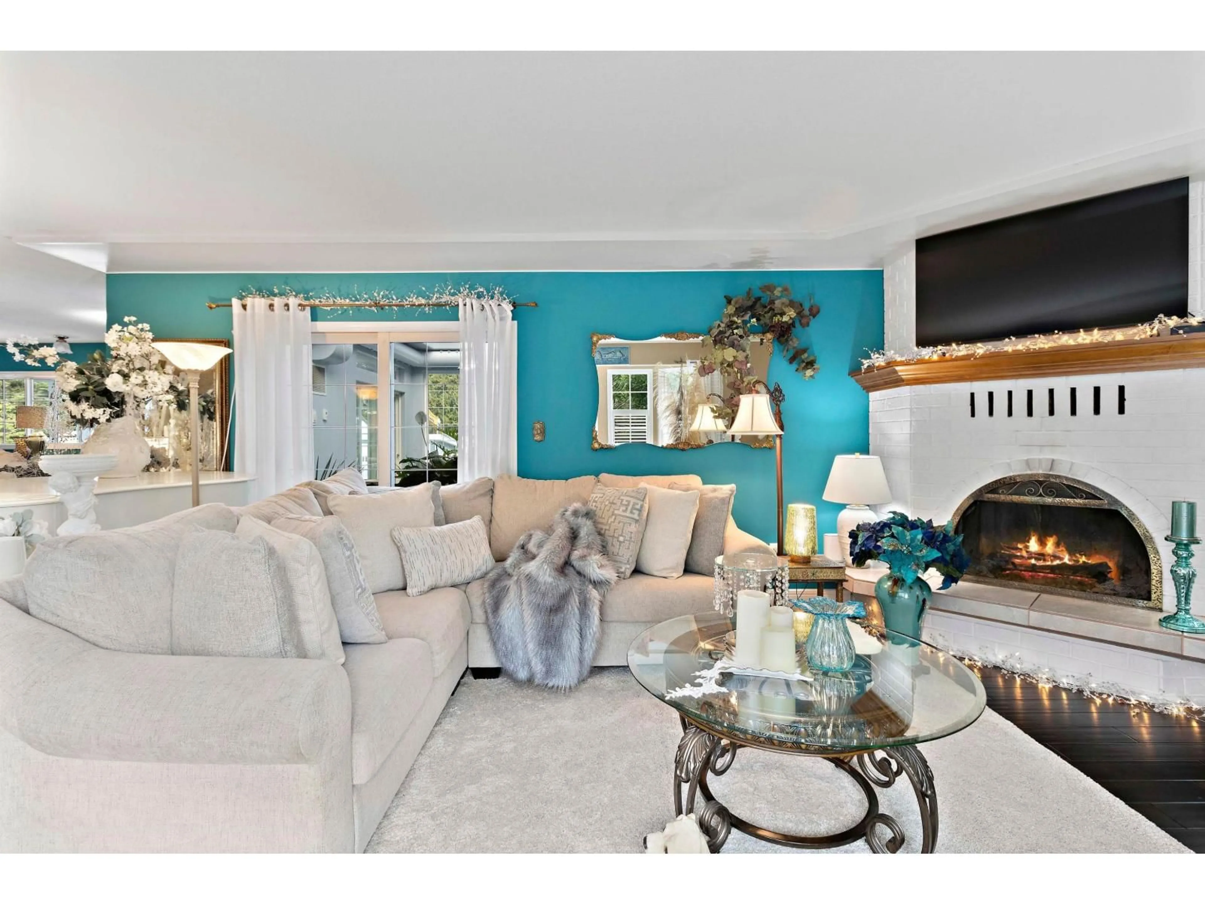 Living room with furniture, unknown for 62525 AIRPORT ROAD, Hope British Columbia V0X1L2