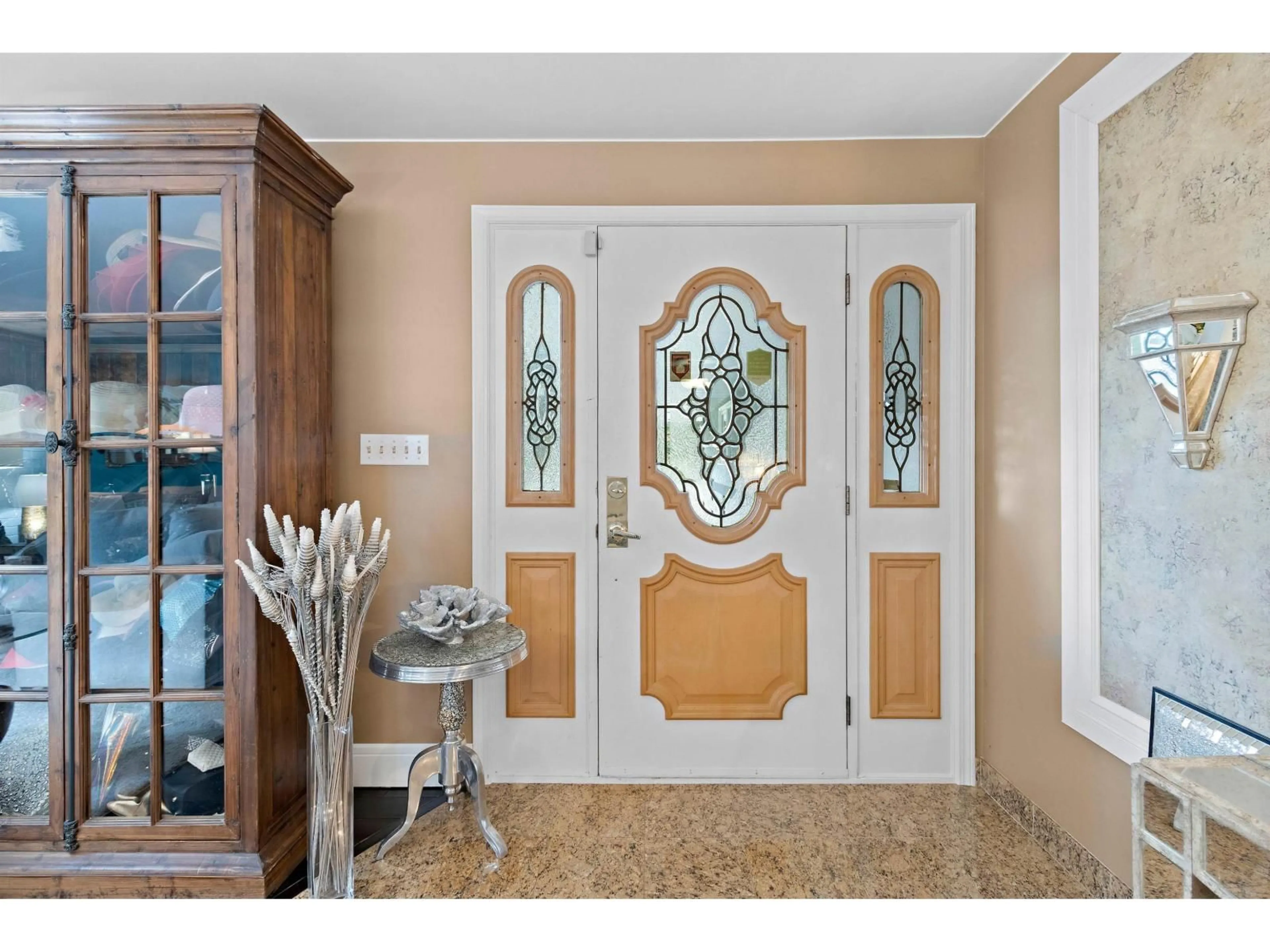 Indoor entryway for 62525 AIRPORT ROAD, Hope British Columbia V0X1L2