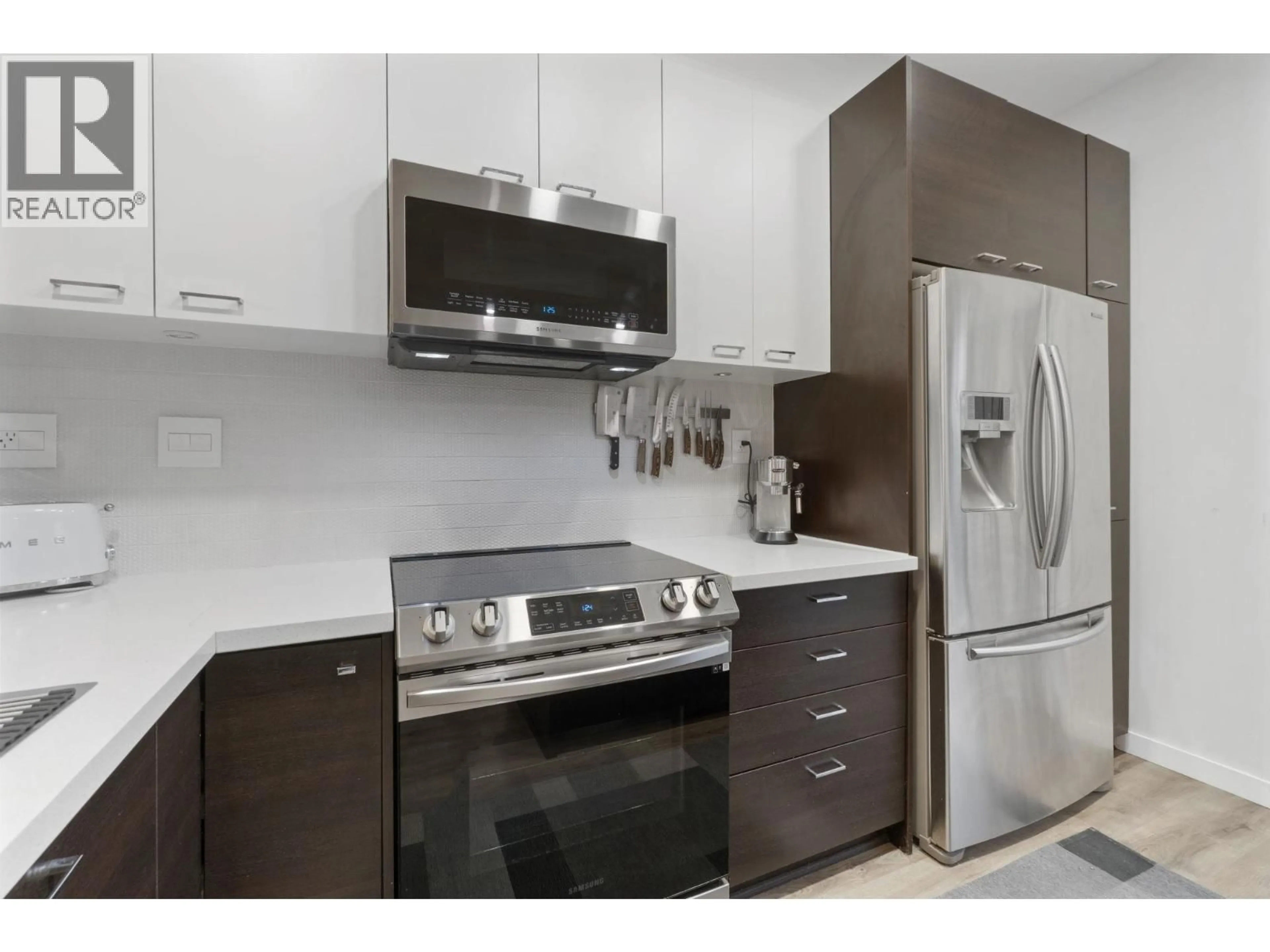 Standard kitchen, ceramic/tile floor for 71 - 3010 RIVERBEND DRIVE, Coquitlam British Columbia V3C0B8