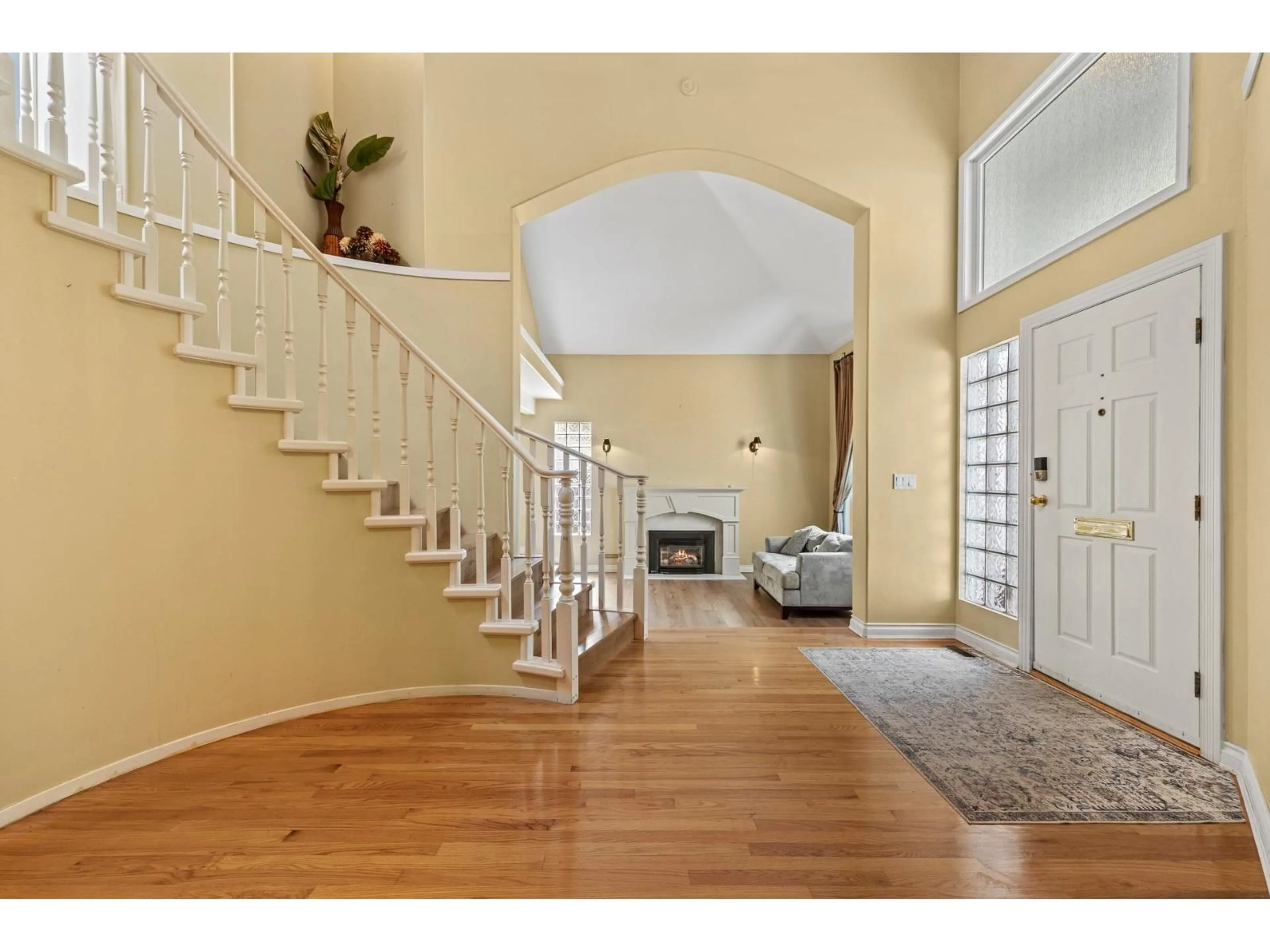 Indoor entryway for 1908 OCEAN WIND DRIVE, Surrey British Columbia V4A9P2