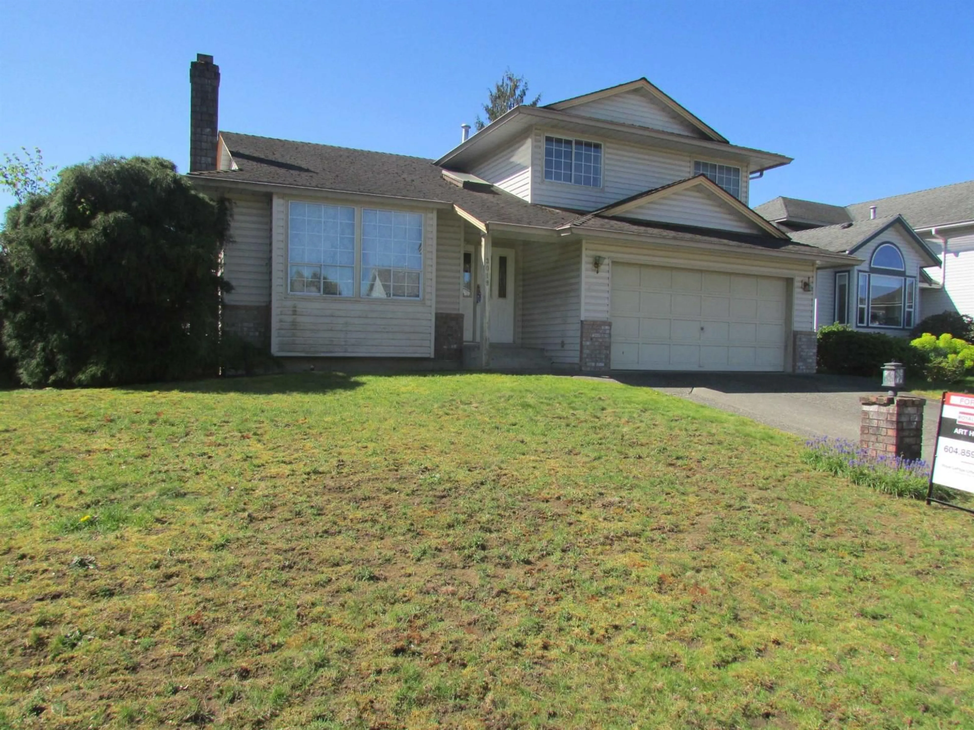 Home with vinyl exterior material, street for 3019 CASSIAR AVENUE, Abbotsford British Columbia V2S7G7