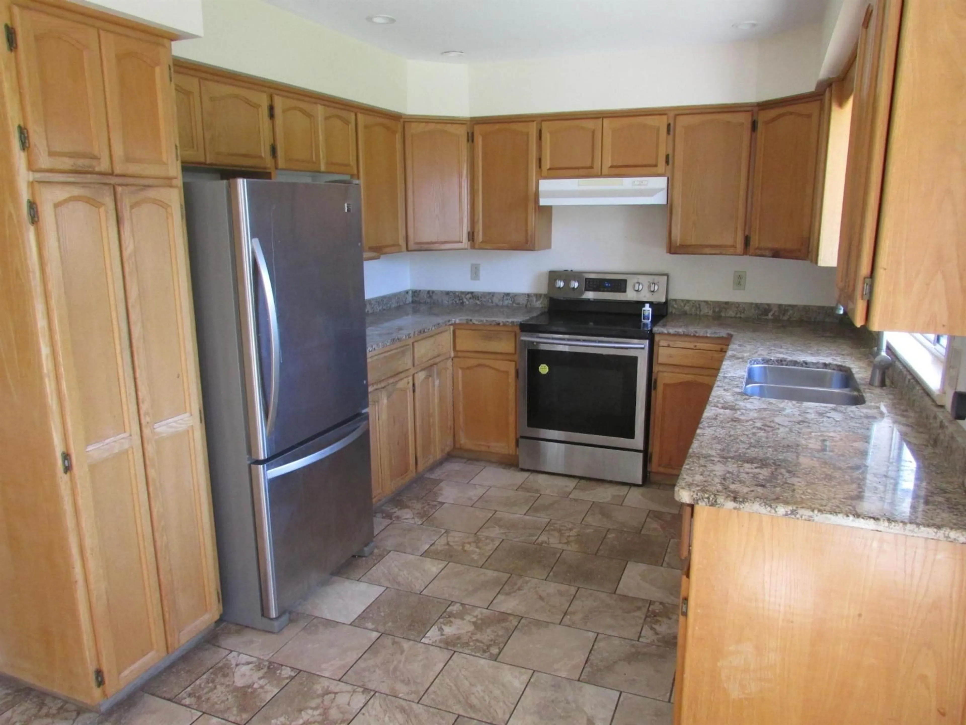 Standard kitchen, unknown for 3019 CASSIAR AVENUE, Abbotsford British Columbia V2S7G7