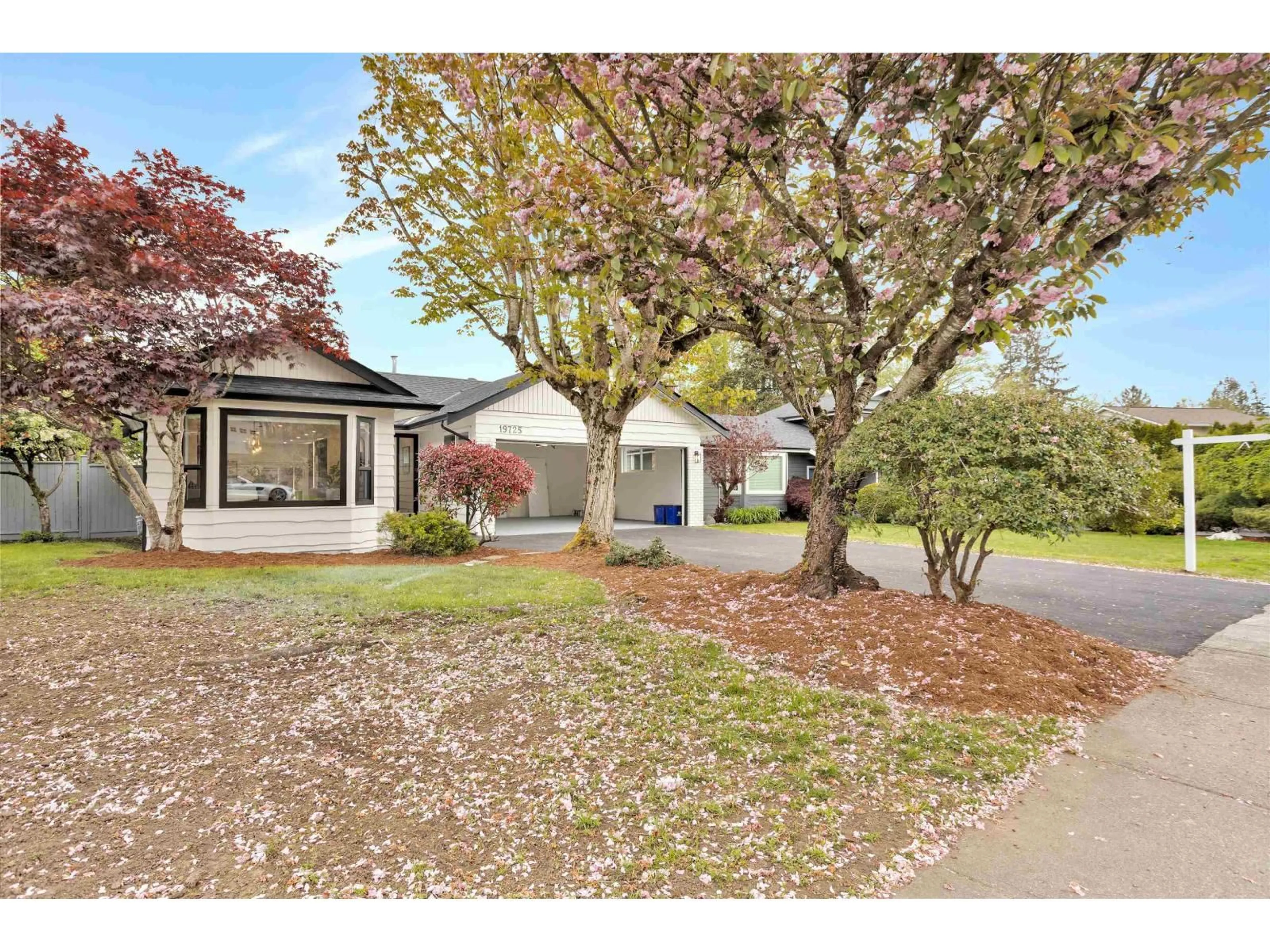 A pic from outside/outdoor area/front of a property/back of a property/a pic from drone, street for 19725 50A AVENUE, Langley British Columbia V3A7L1