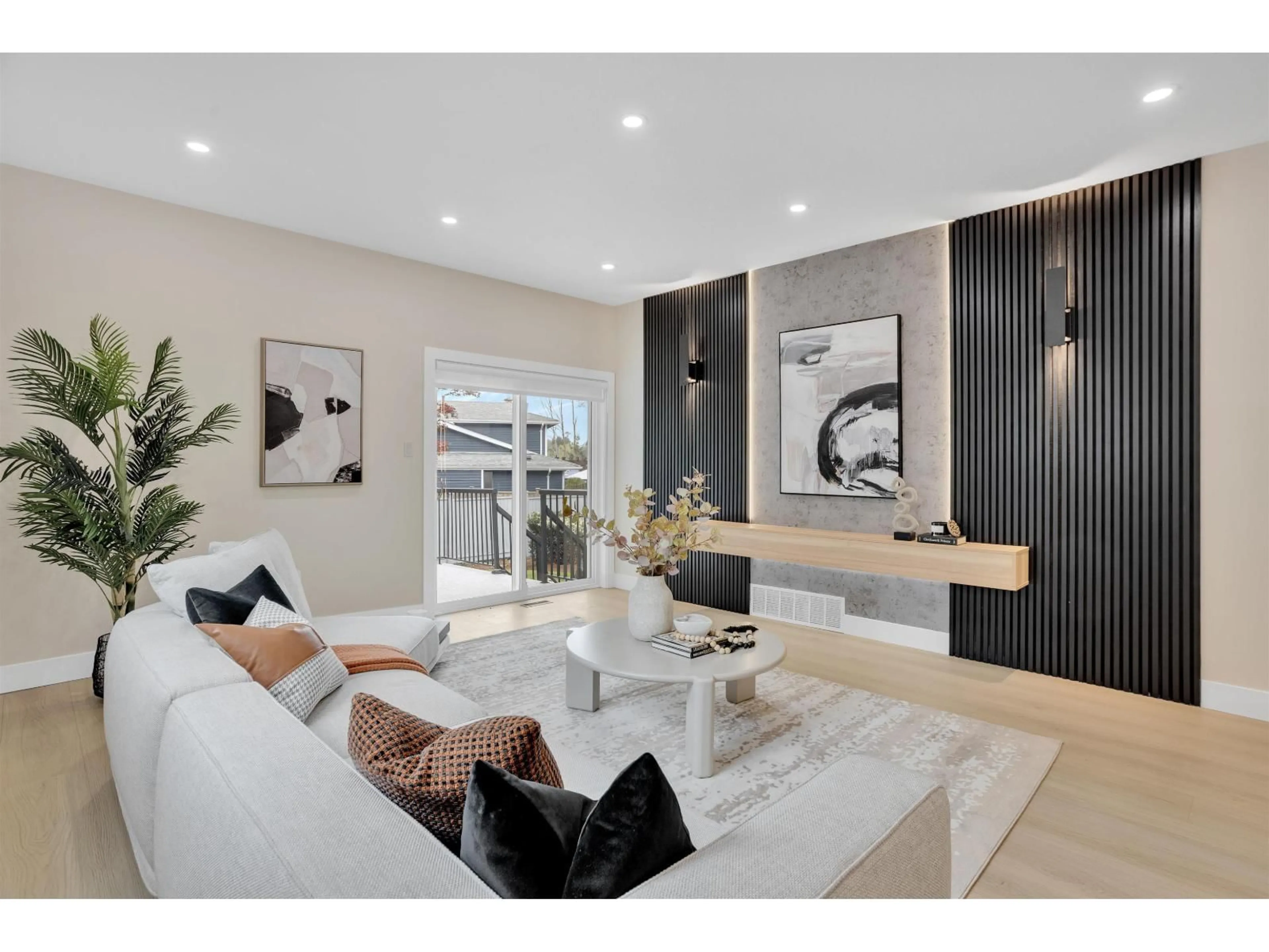 Living room with furniture, unknown for 19725 50A AVENUE, Langley British Columbia V3A7L1