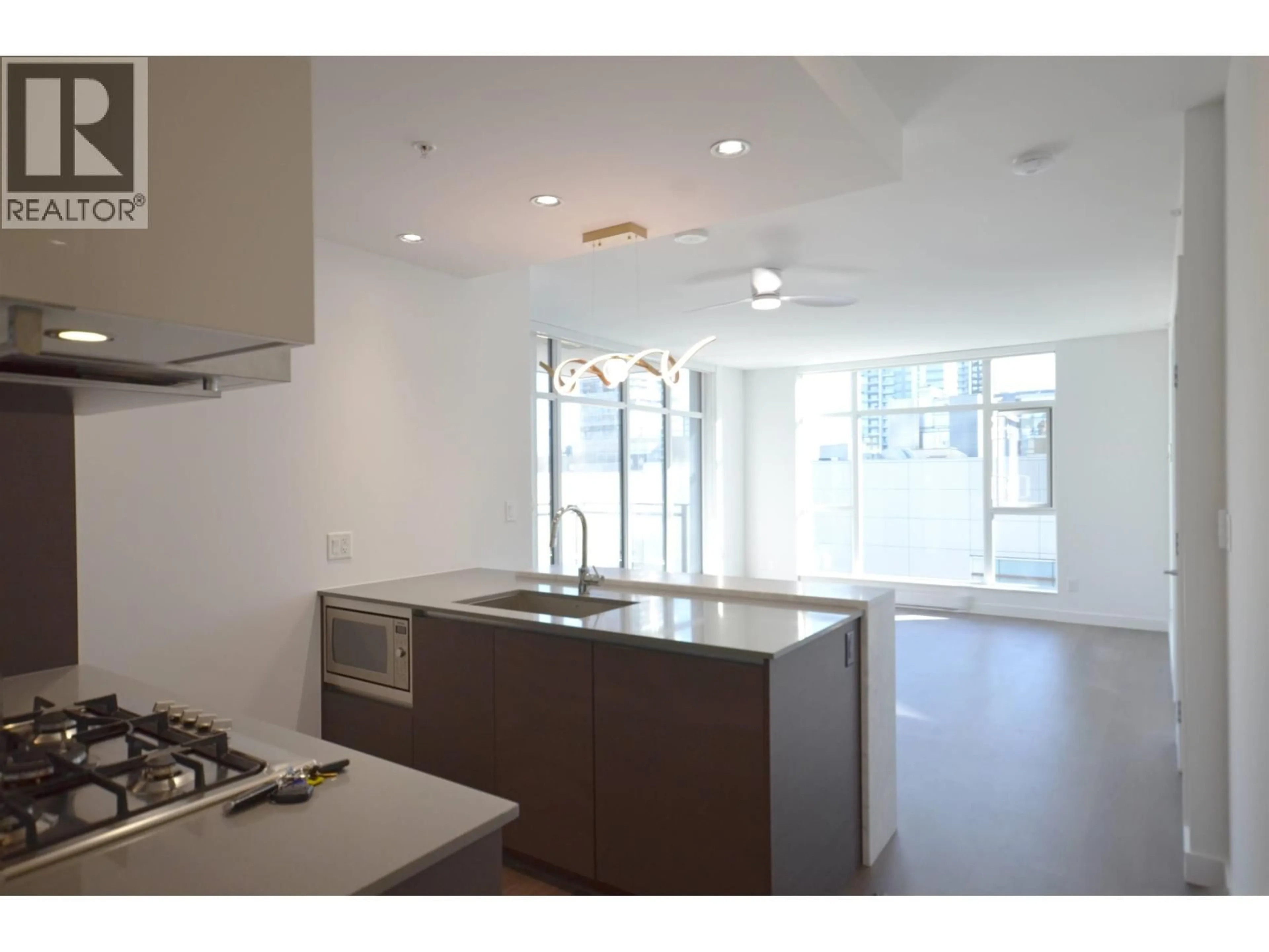 Standard kitchen, unknown for 502 - 6098 STATION STREET, Burnaby British Columbia V5H0H4