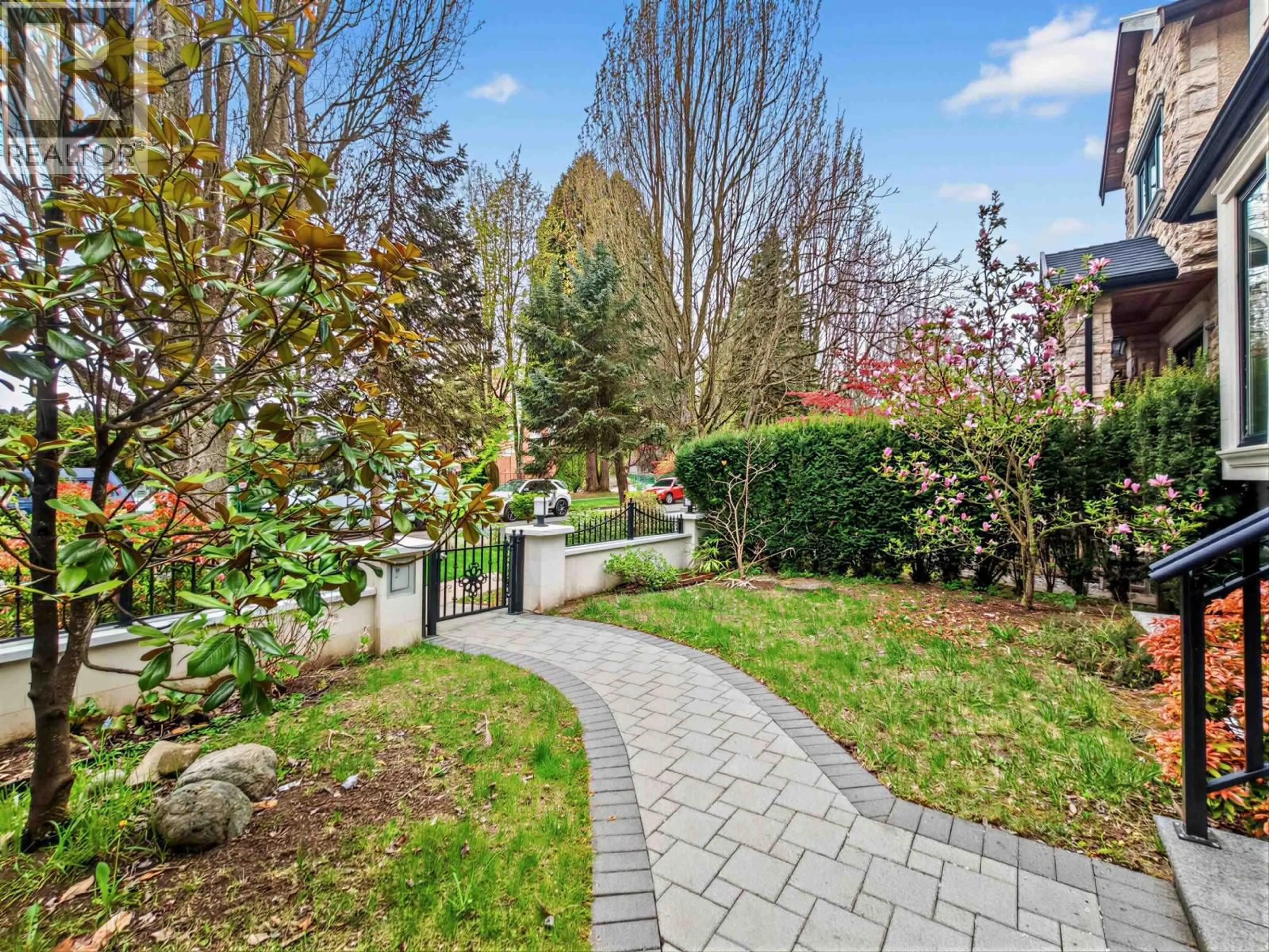 Patio, street for 4555 9TH AVENUE, Vancouver British Columbia V6R2E2