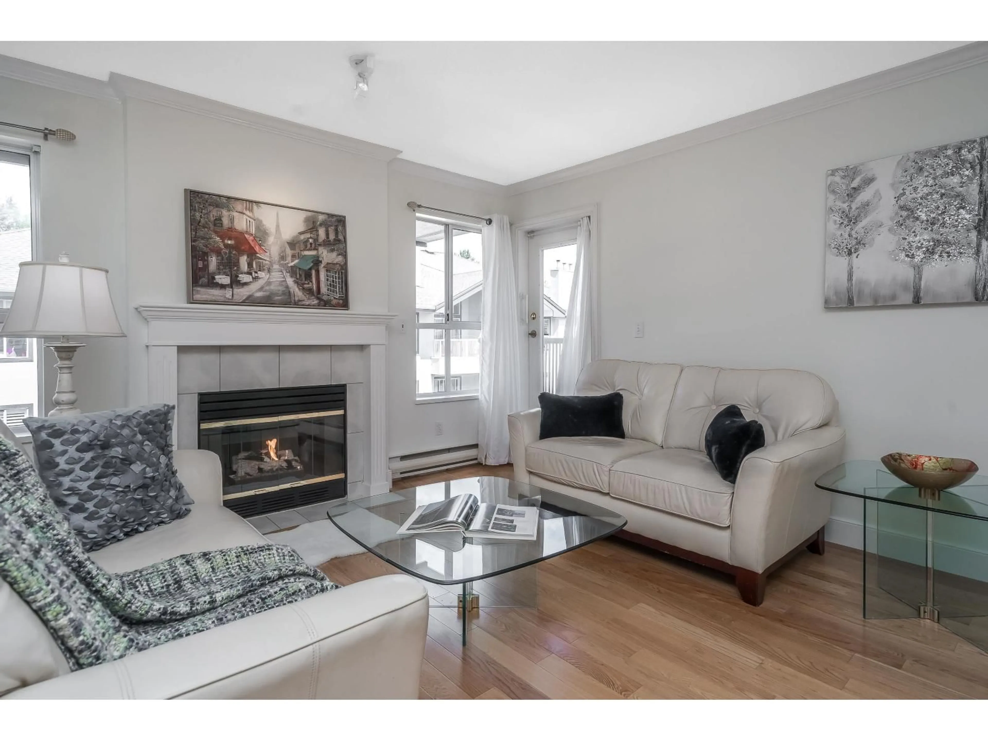 Living room with furniture, wood/laminate floor for 304 - 15272 20 AVENUE, Surrey British Columbia V4A2A3