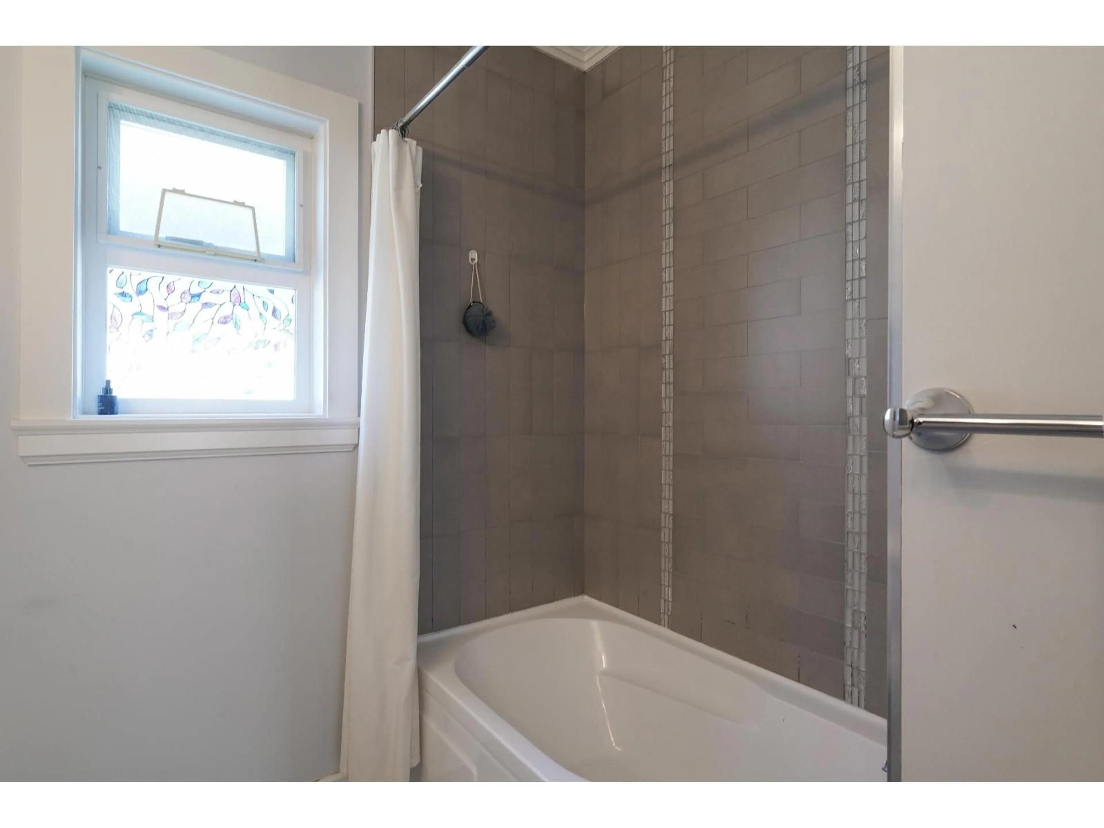 Standard bathroom, ceramic/tile floor for 7669 211A STREET, Langley British Columbia V2Y0K7