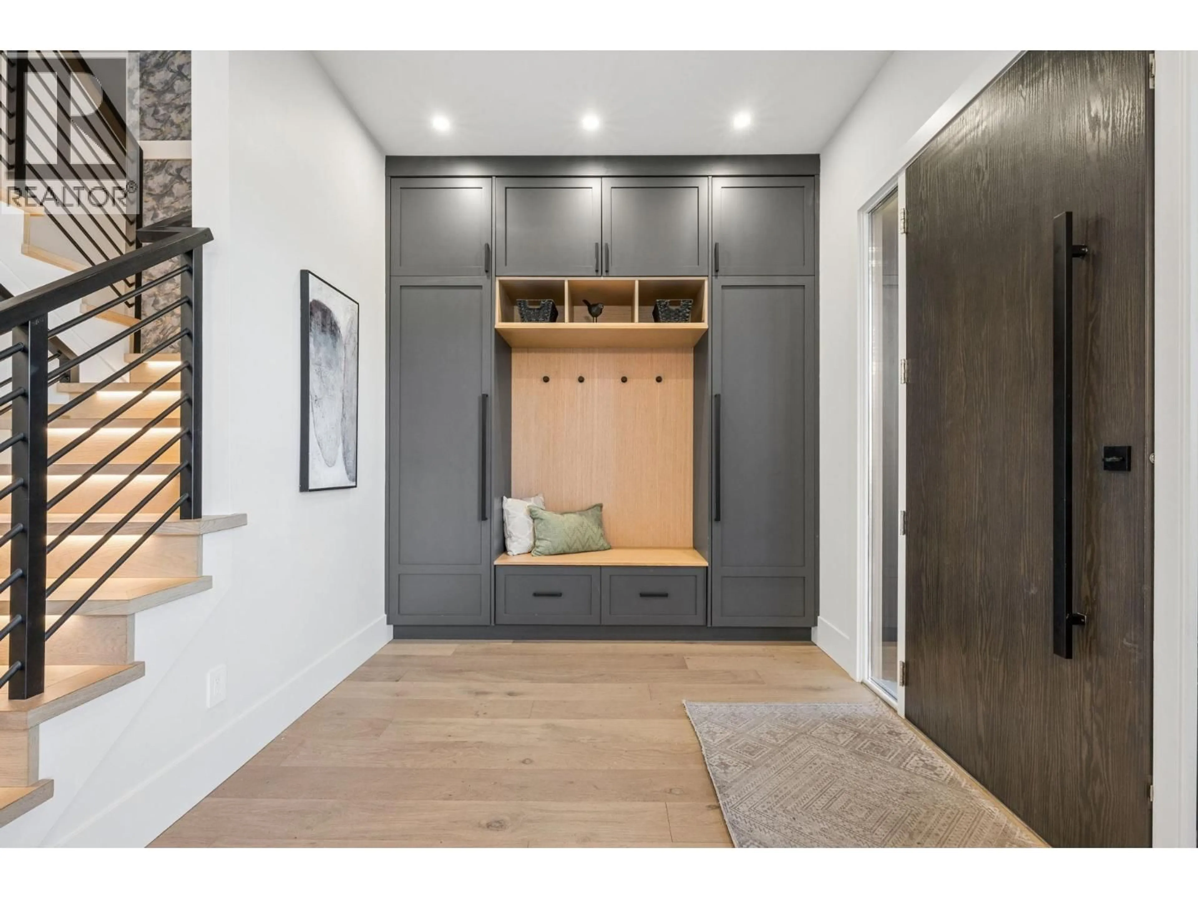 Indoor entryway for 4096 UNION STREET, Burnaby British Columbia V5C2W8