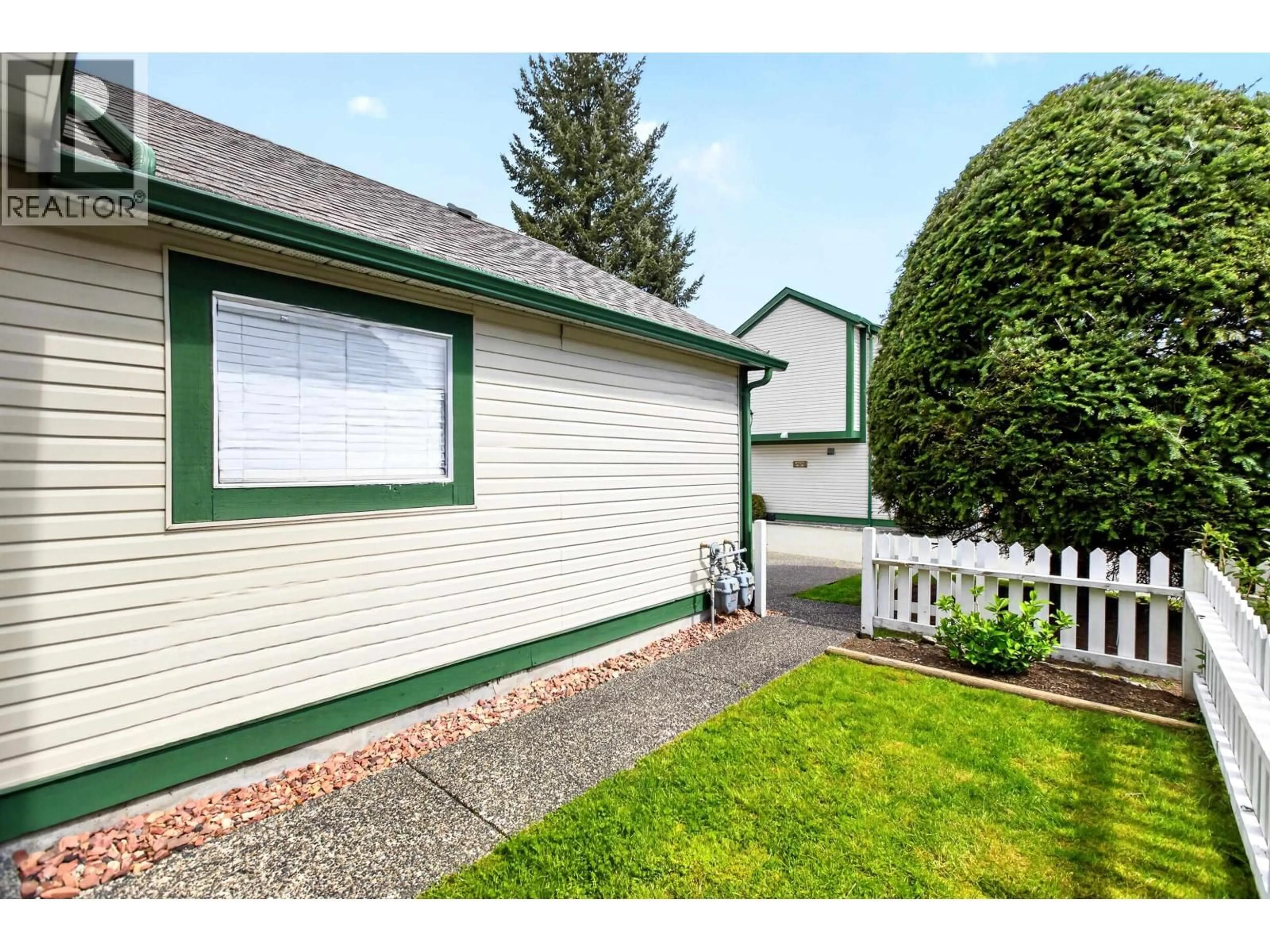 Home with vinyl exterior material, street for 206 - 20675 118 AVENUE, Maple Ridge British Columbia V2X0K4