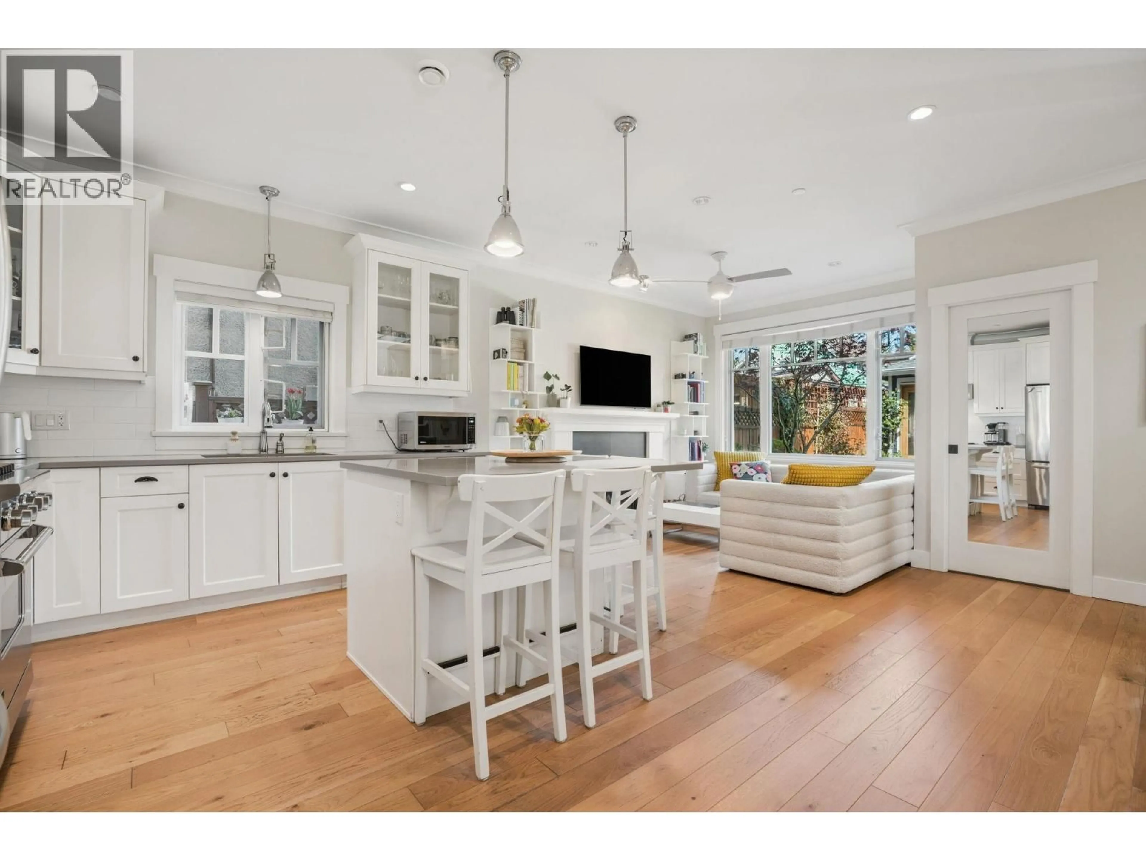 Open concept kitchen, unknown for 947 21ST AVENUE, Vancouver British Columbia V5V1S4