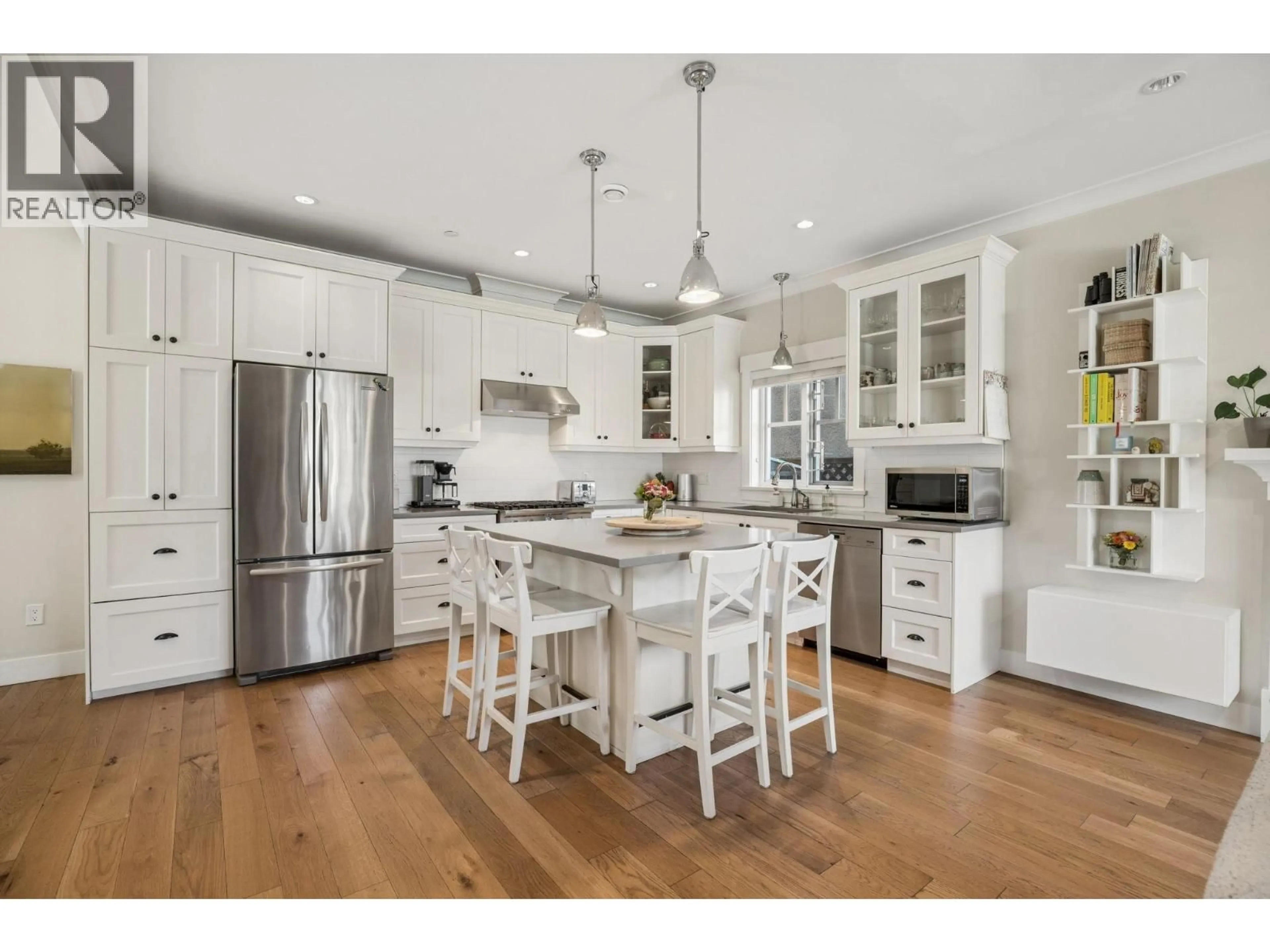 Open concept kitchen, wood/laminate floor for 947 21ST AVENUE, Vancouver British Columbia V5V1S4