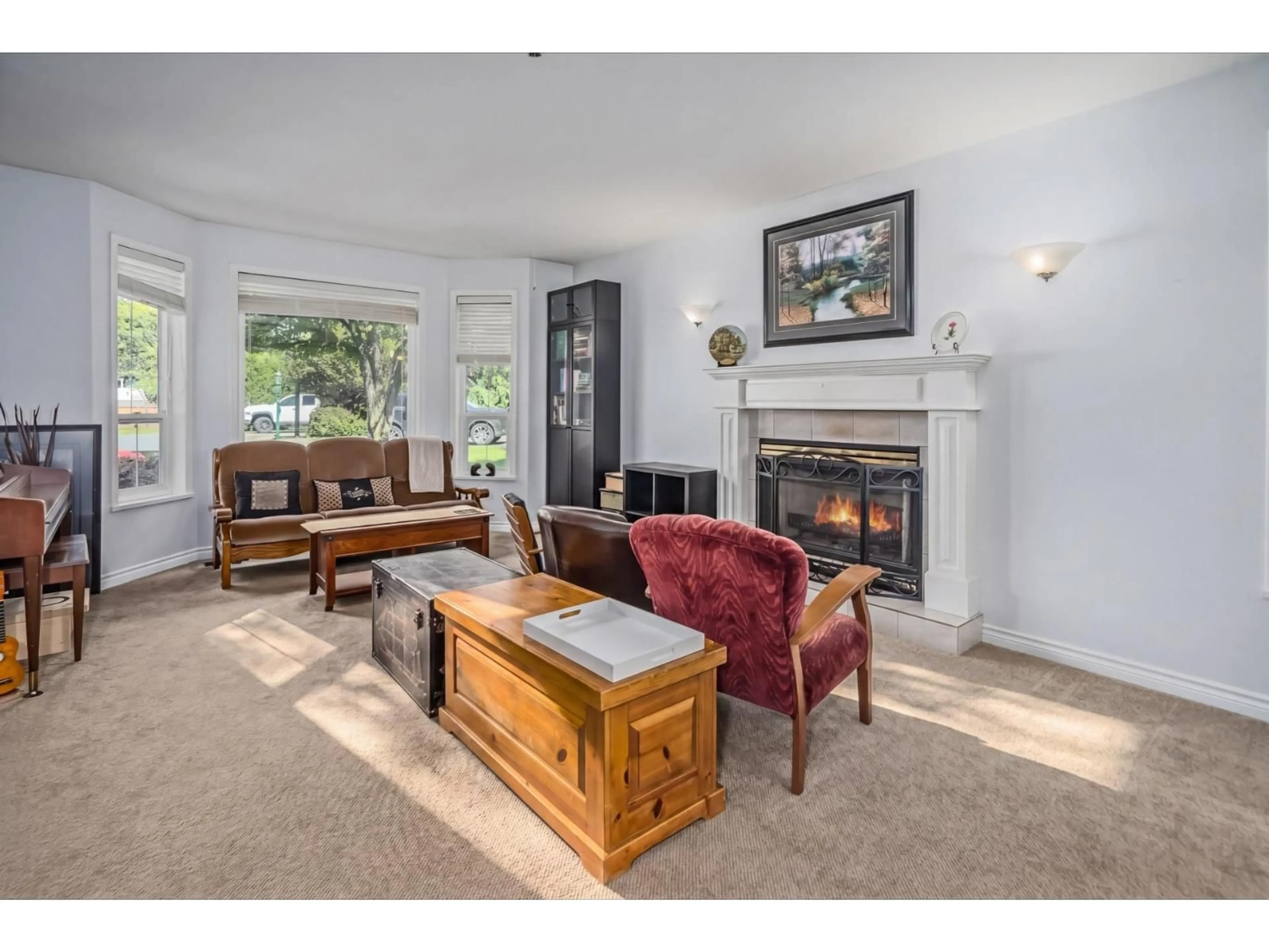 Living room with furniture, unknown for 2523 COUNTRY COURT, Abbotsford British Columbia V3G1M1