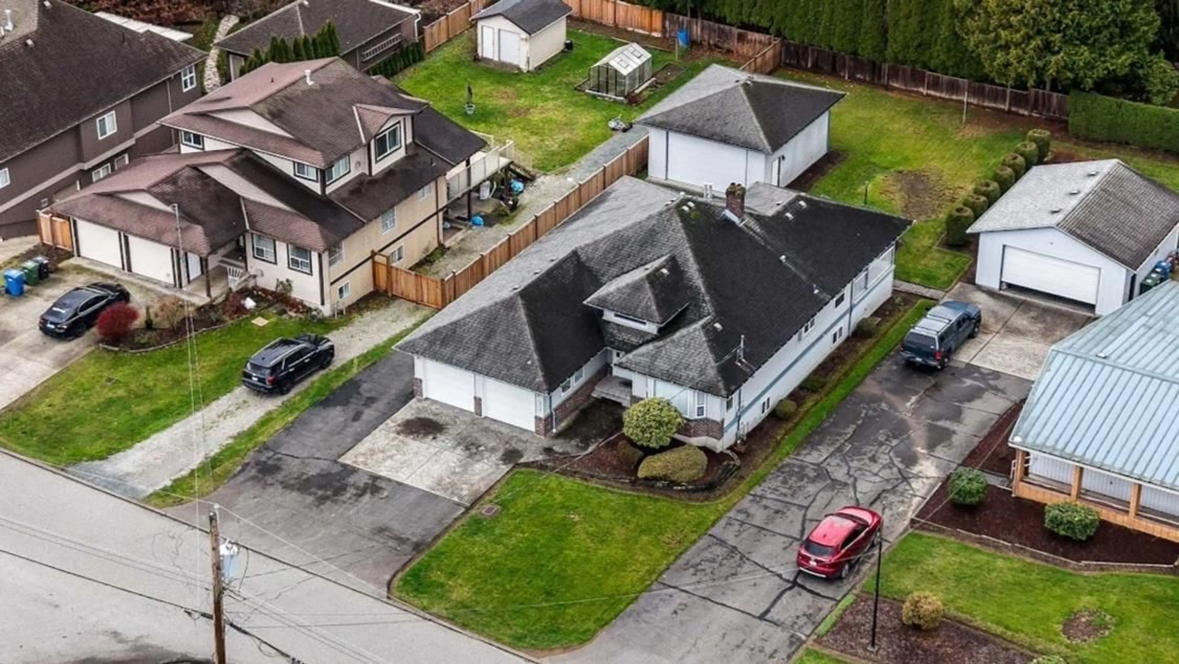 A pic from outside/outdoor area/front of a property/back of a property/a pic from drone, street for 2863 MOUNTVIEW STREET, Abbotsford British Columbia V2S3L9