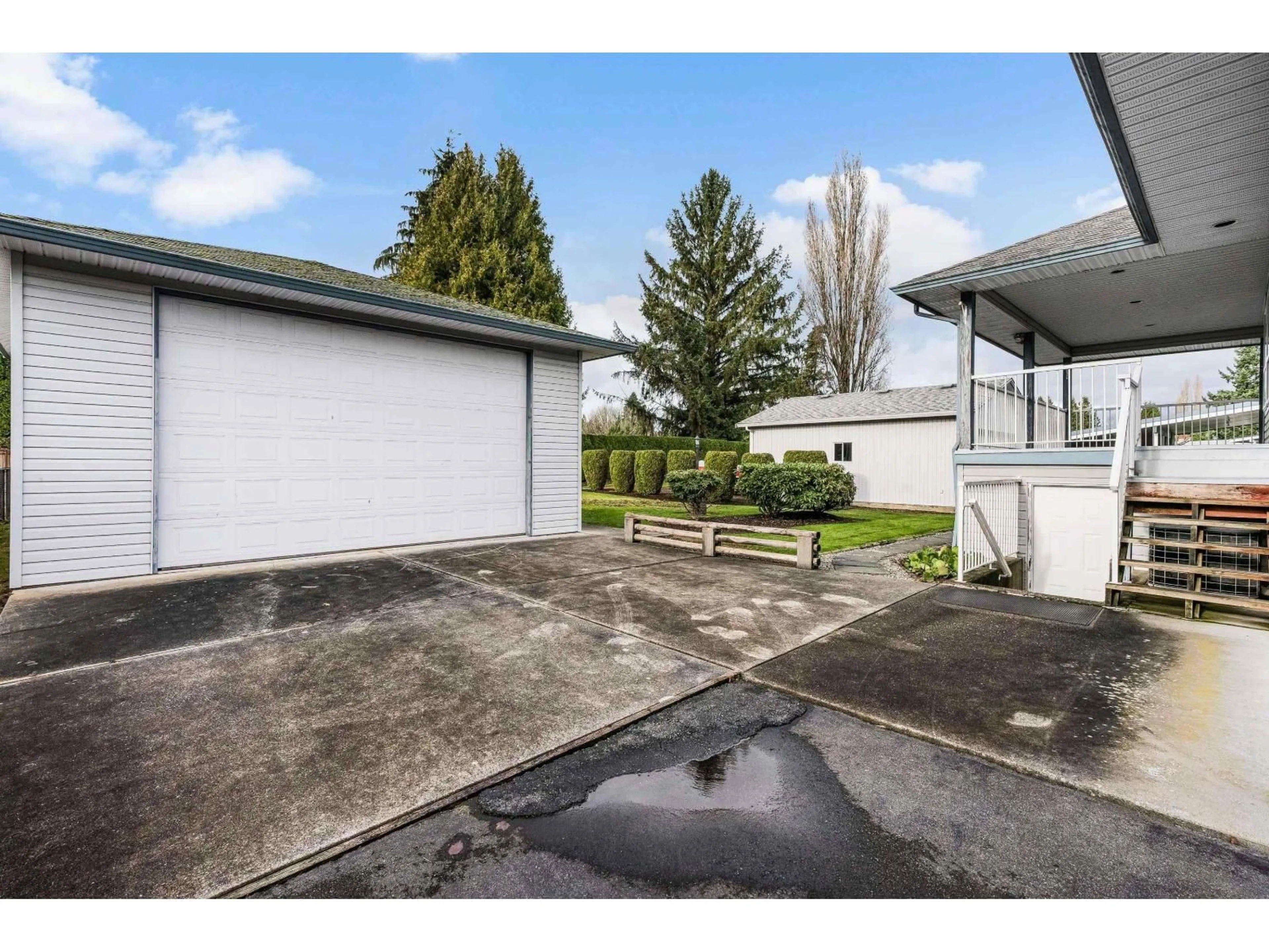 Indoor garage for 2863 MOUNTVIEW STREET, Abbotsford British Columbia V2S3L9