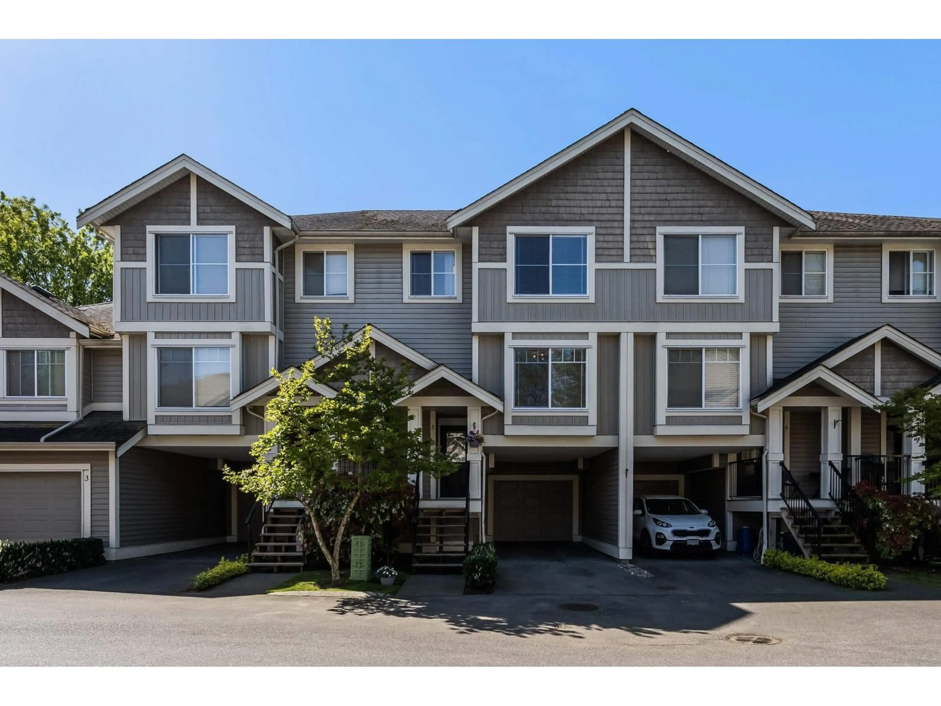 A pic from outside/outdoor area/front of a property/back of a property/a pic from drone, street for 5 - 45550 SHAWNIGAN CRESCENT, Chilliwack British Columbia V2R5Y1