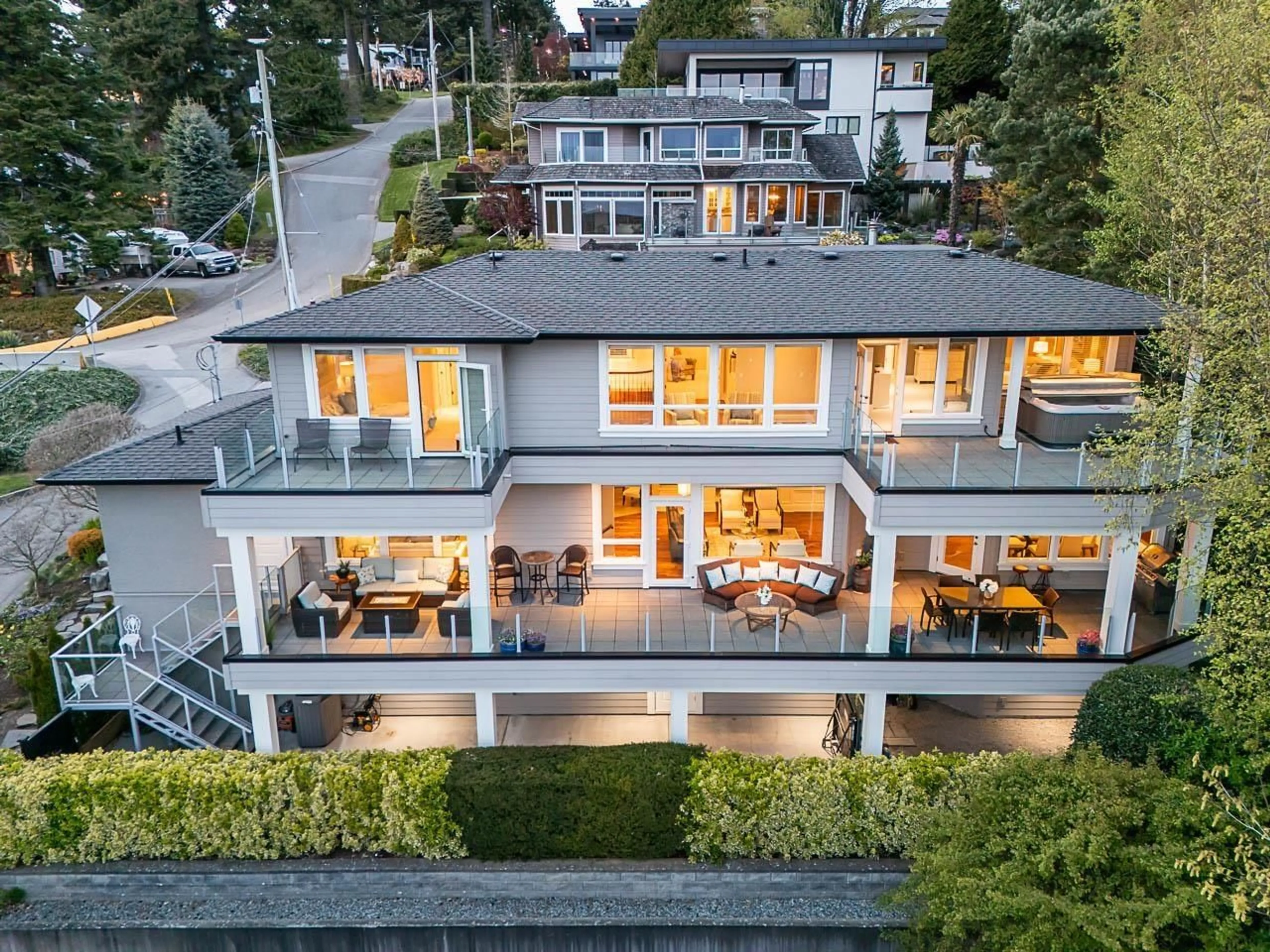 A pic from outside/outdoor area/front of a property/back of a property/a pic from drone, unknown for 1266 EVERALL STREET, White Rock British Columbia V4B3S5