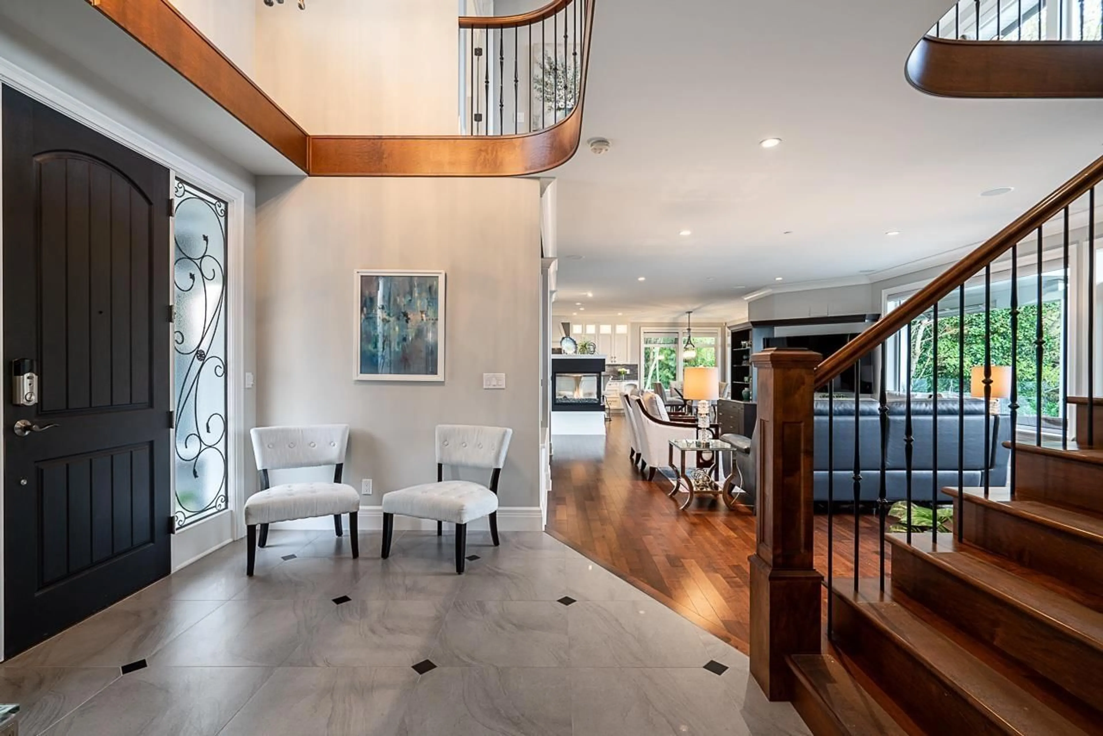 Indoor foyer for 1266 EVERALL STREET, White Rock British Columbia V4B3S5