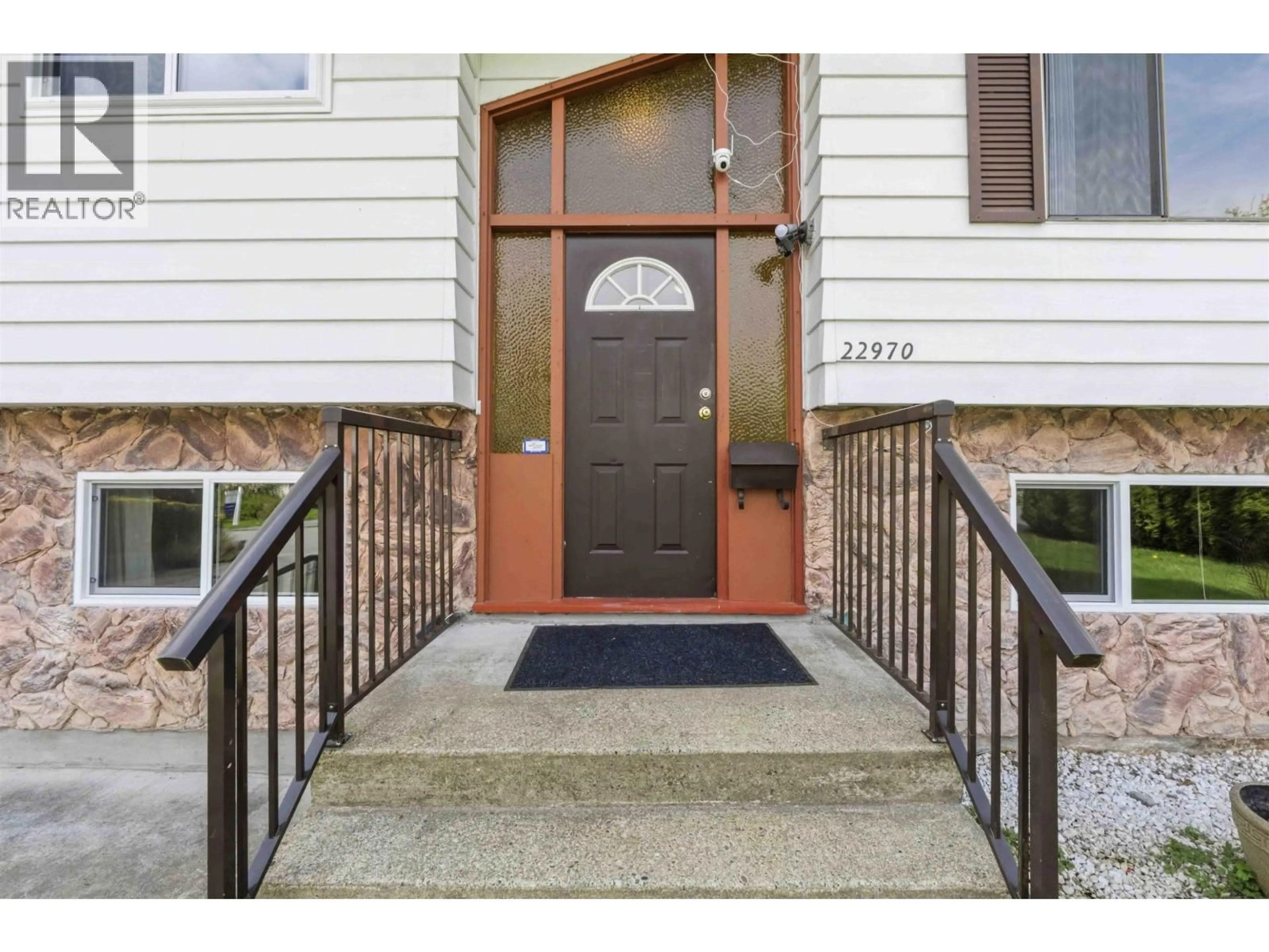 Indoor entryway for 22970 STOREY AVENUE, Maple Ridge British Columbia V2X3W1