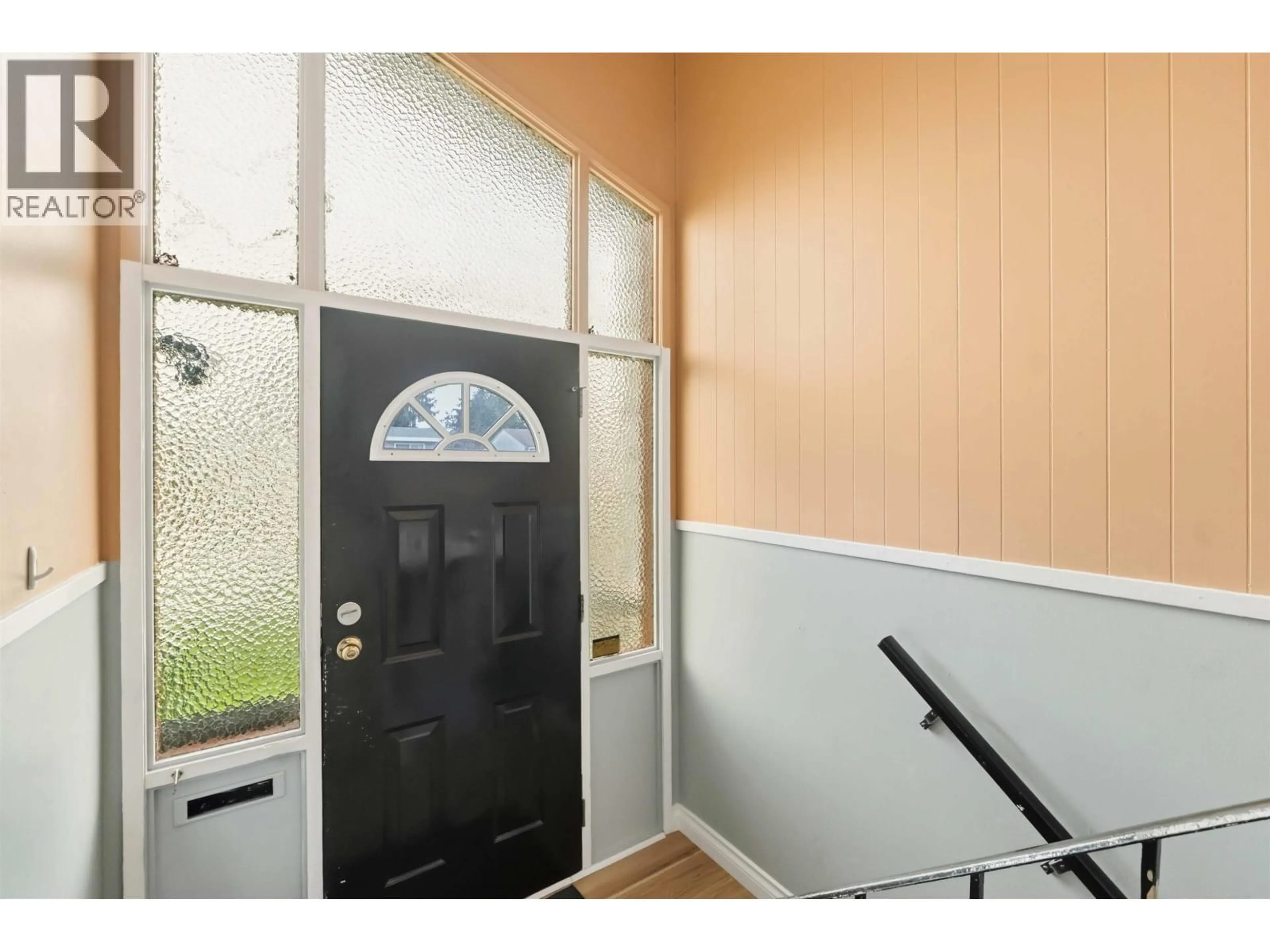 Indoor entryway for 22970 STOREY AVENUE, Maple Ridge British Columbia V2X3W1