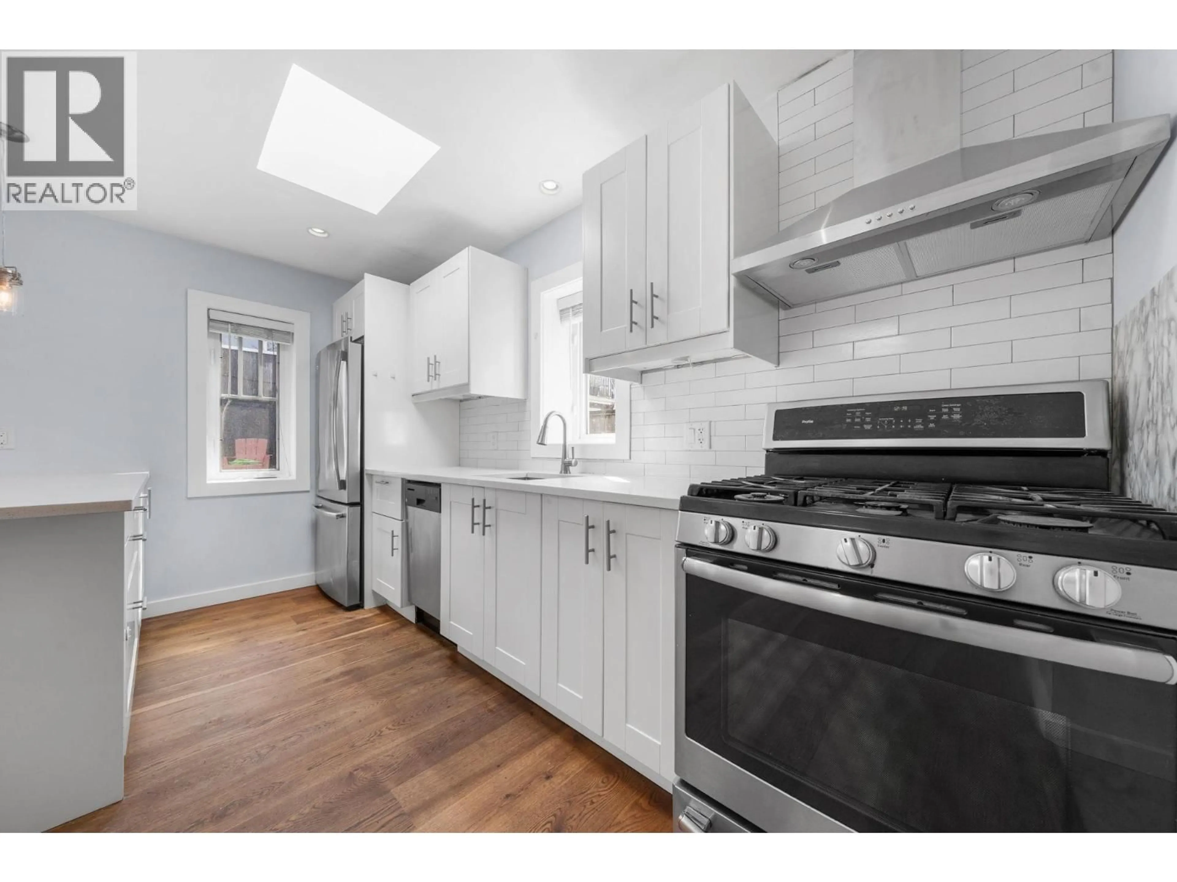 Standard kitchen, unknown for 339 41ST AVENUE, Vancouver British Columbia V5W1N9