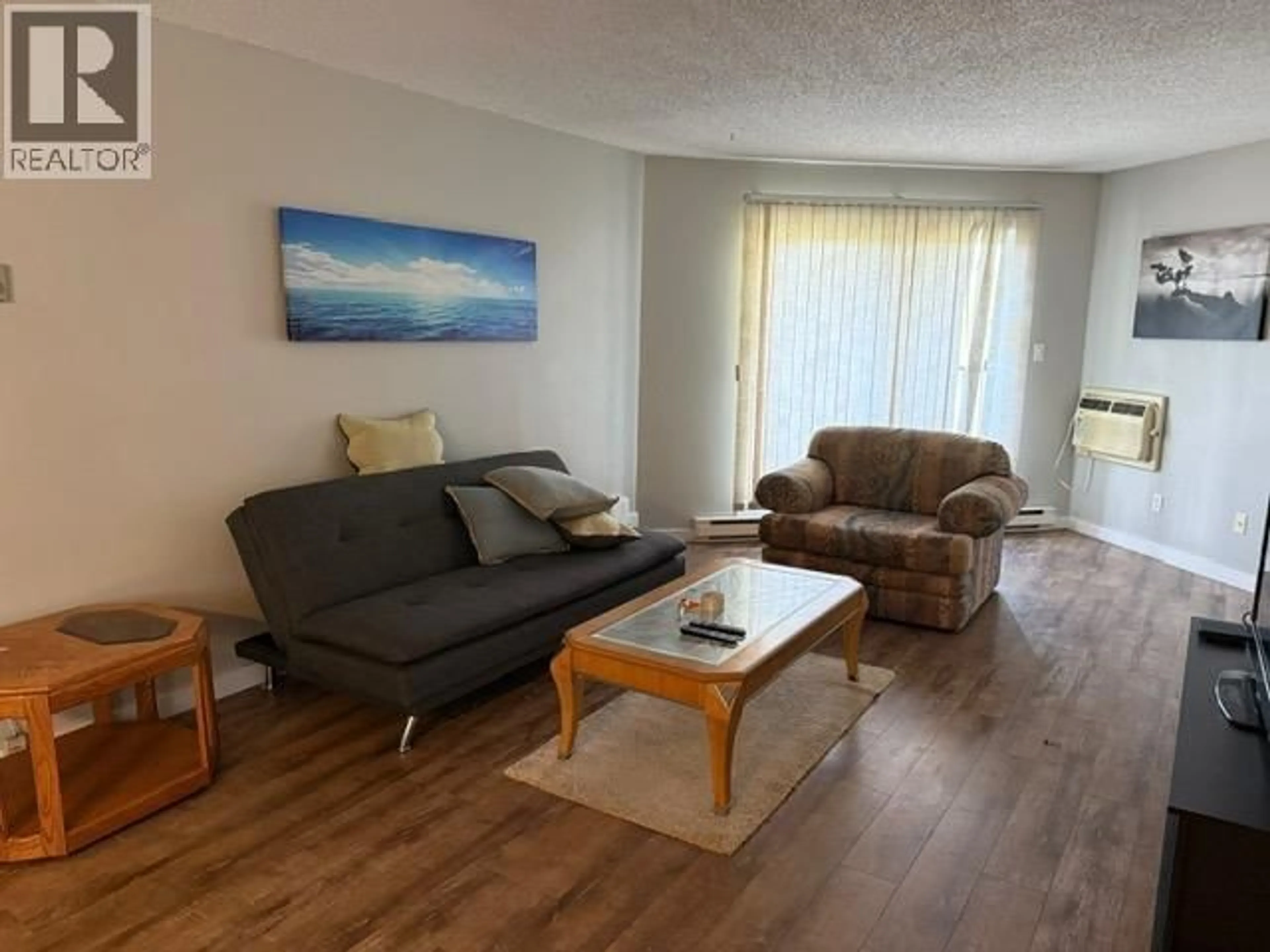 Living room with furniture, wood/laminate floor for 417 - 282 BROADWAY AVENUE, Williams Lake British Columbia V2G4J8