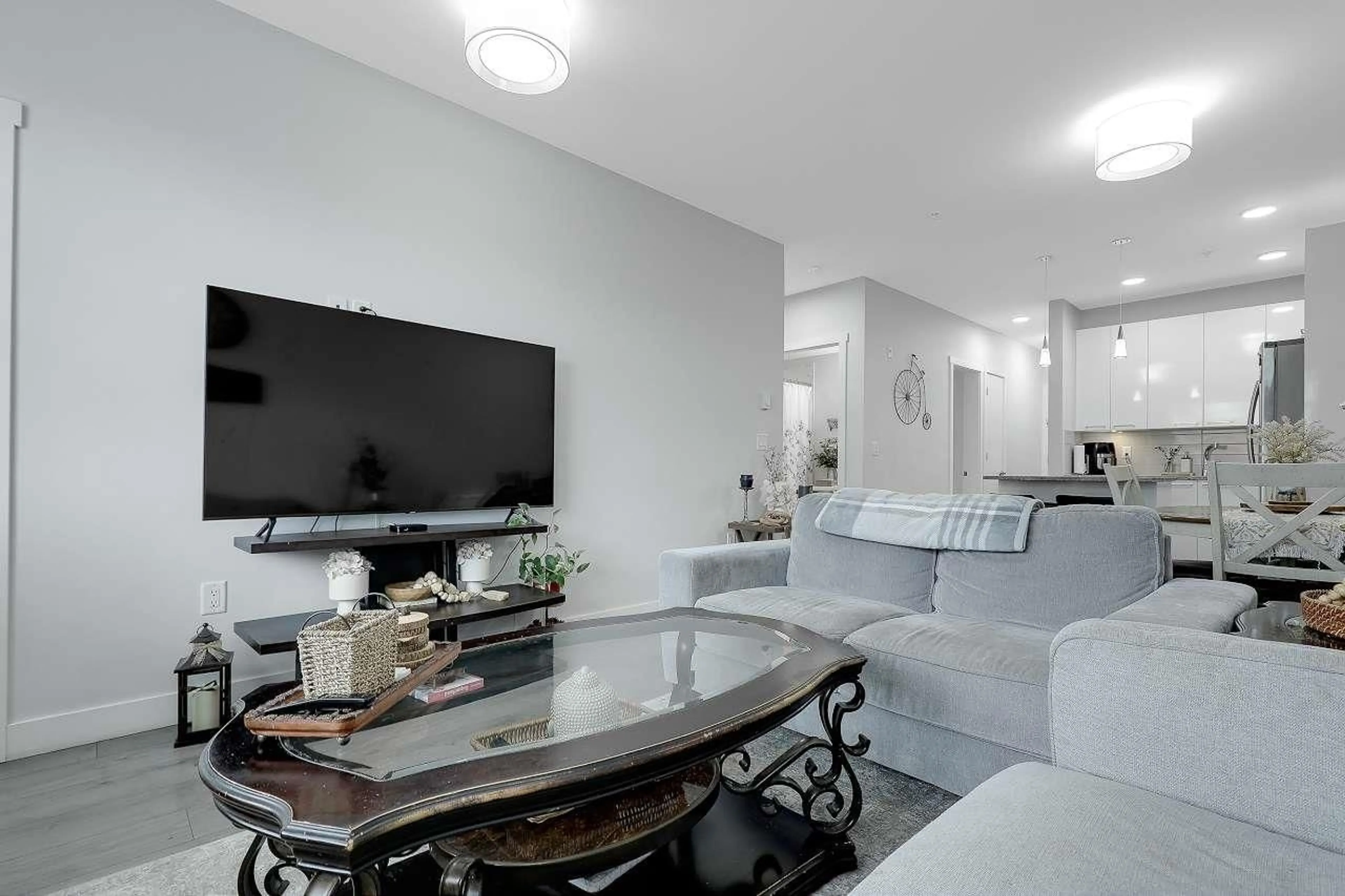 Living room with furniture, unknown for 201 - 19940 BRYDON CRESCENT, Langley British Columbia V3A4A5