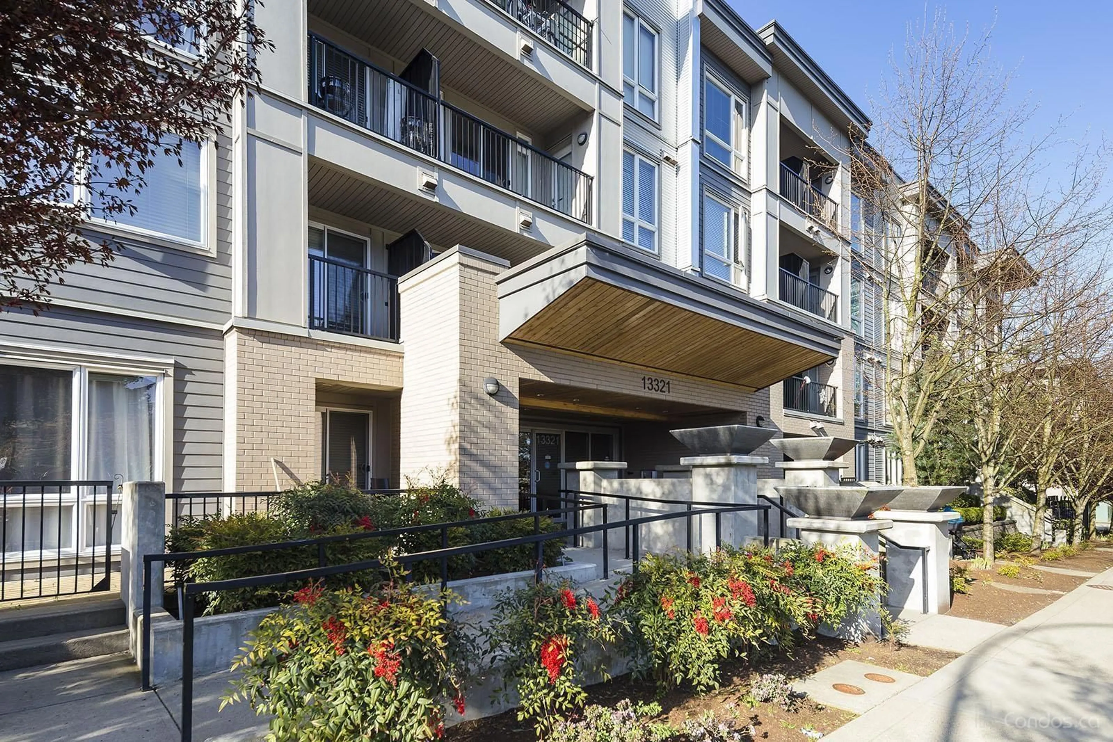 Patio, street for 439 - 13321 102A AVENUE, Surrey British Columbia V3T1P6