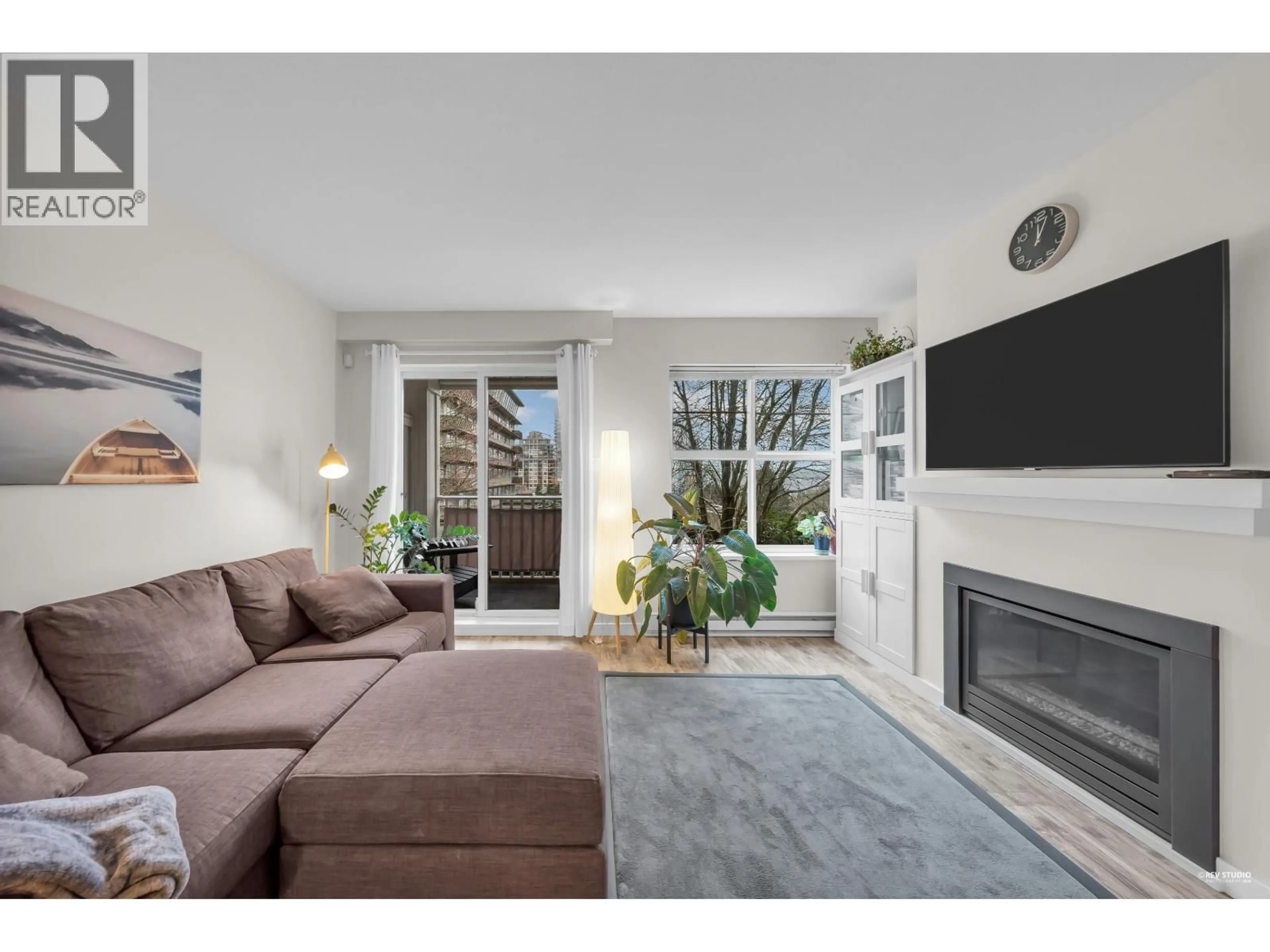 Living room with furniture, unknown for 19 - 123 SEVENTH STREET, New Westminster British Columbia V3M6Y2