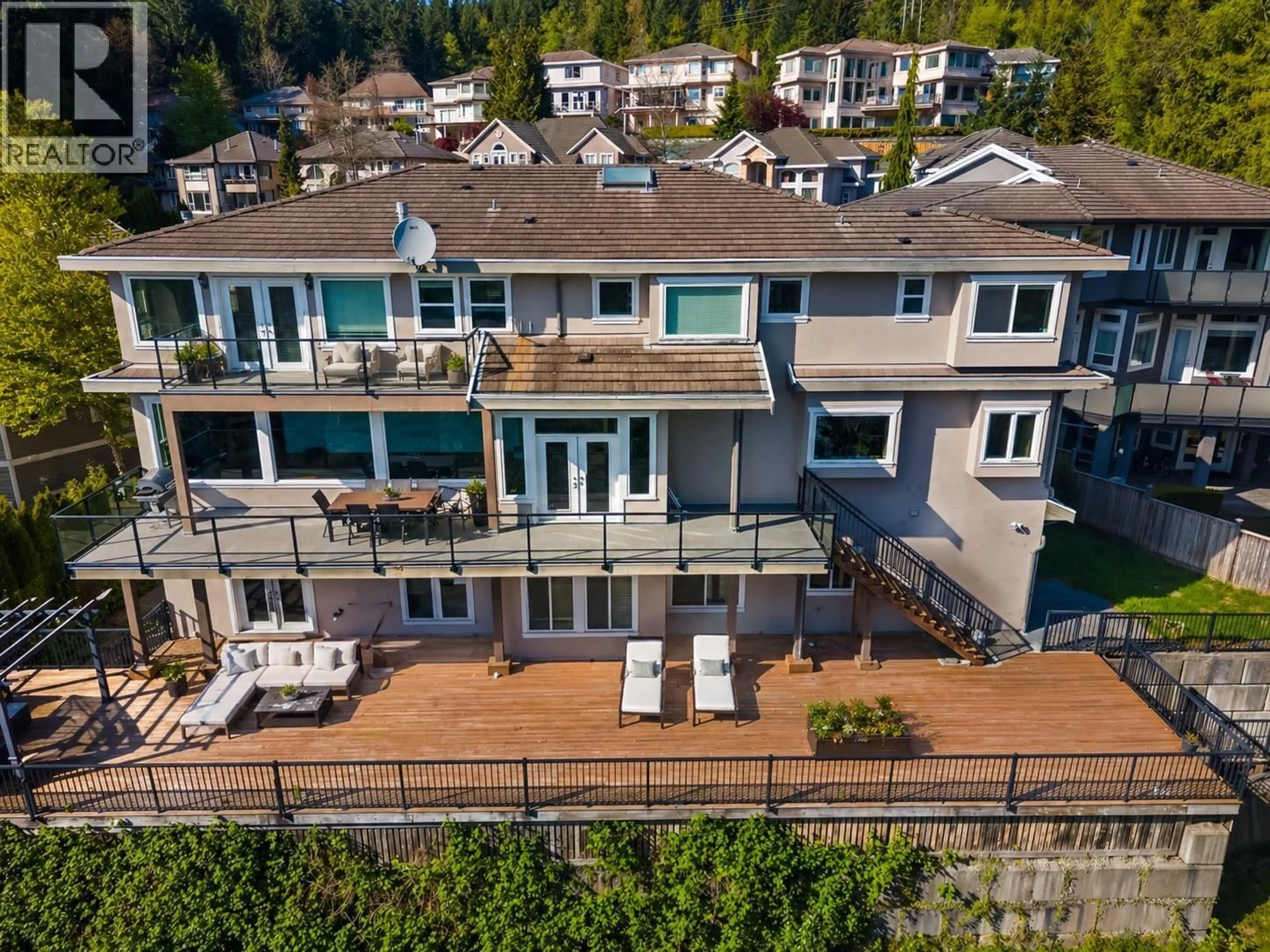 A pic from outside/outdoor area/front of a property/back of a property/a pic from drone, unknown for 2982 SUNRIDGE COURT, Coquitlam British Columbia V3E3M5