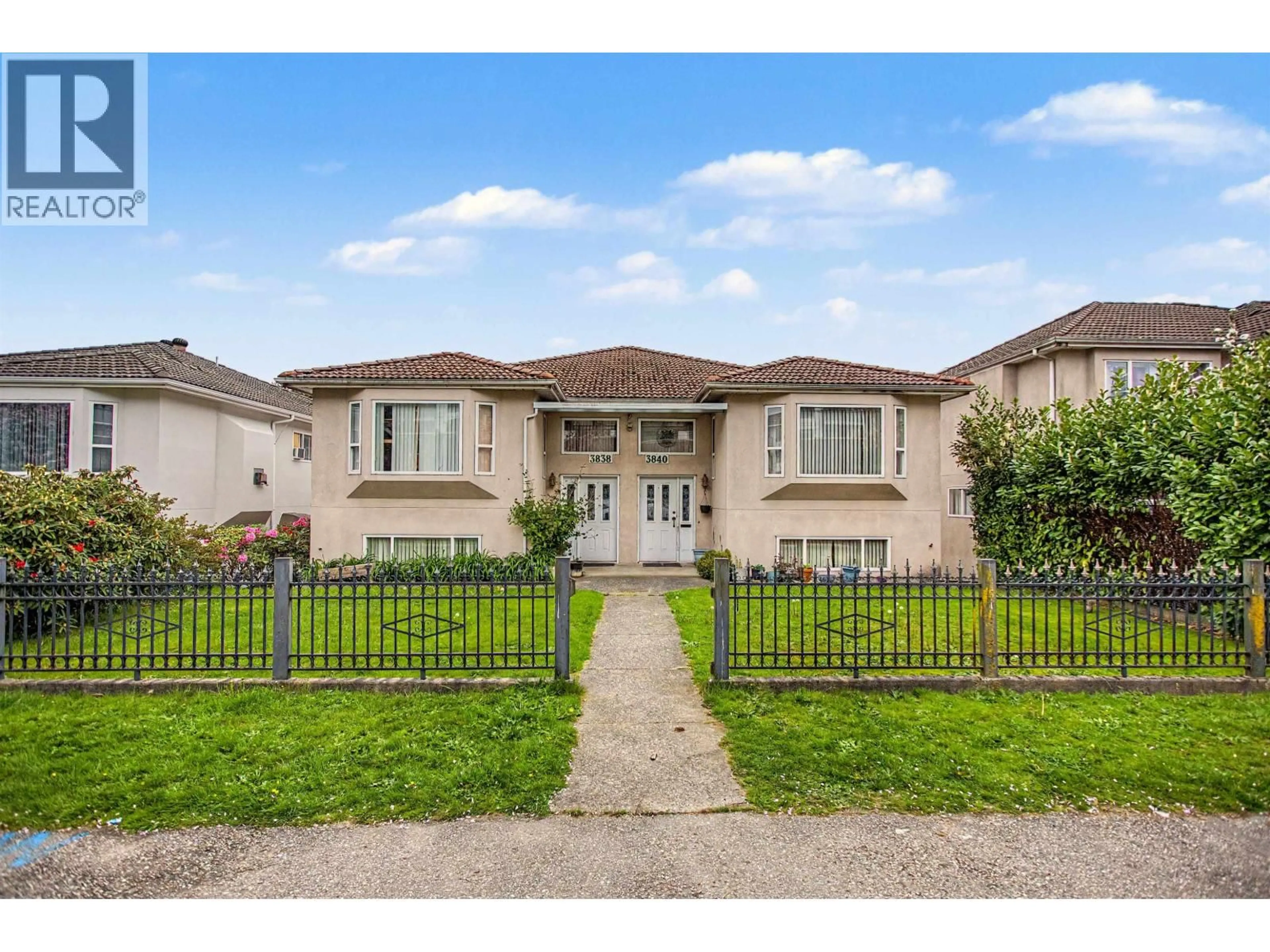 A pic from outside/outdoor area/front of a property/back of a property/a pic from drone, street for 3840 FRASER STREET, Vancouver British Columbia V5V4E2