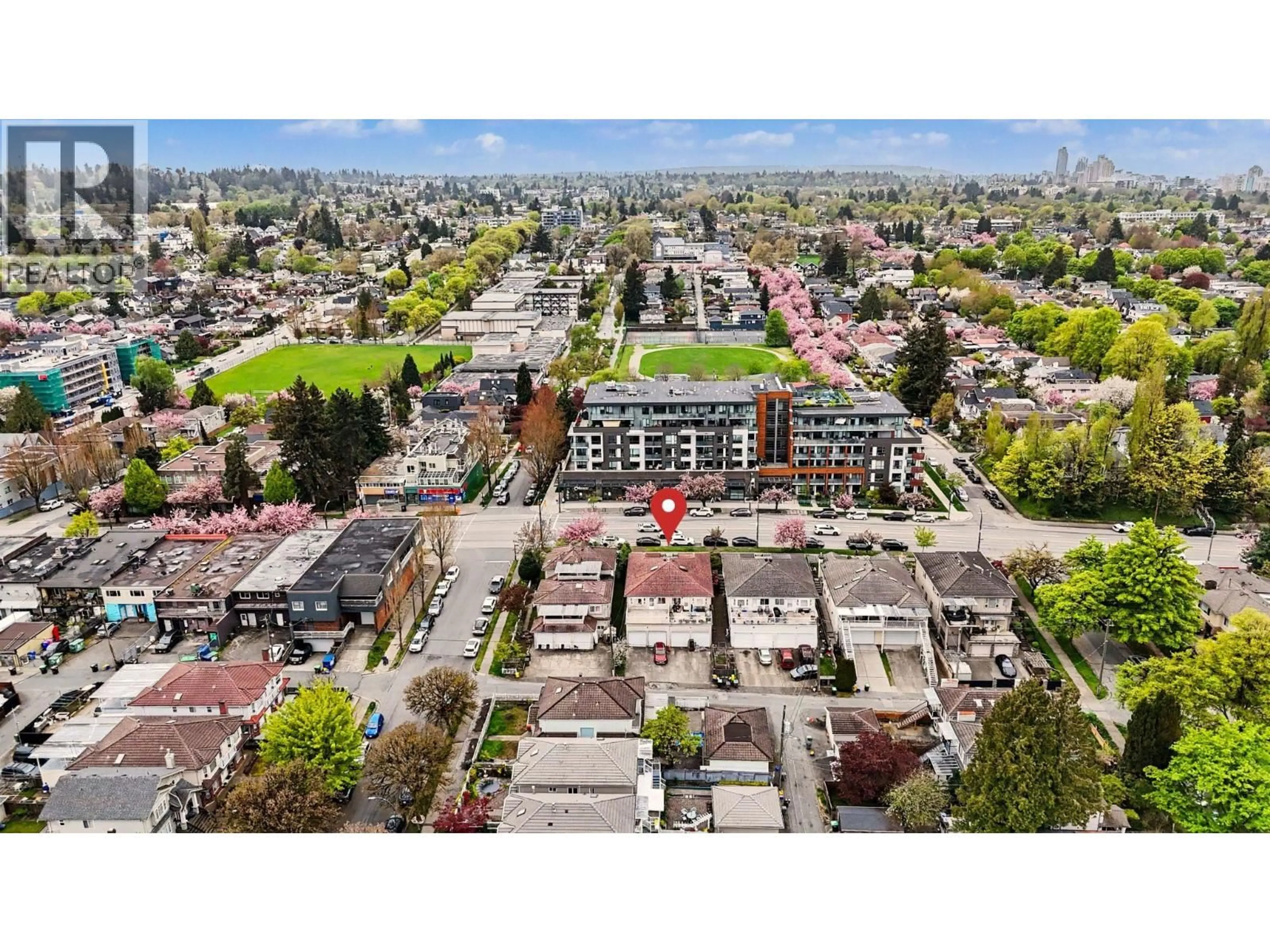 A pic from outside/outdoor area/front of a property/back of a property/a pic from drone, city buildings view from balcony for 3840 FRASER STREET, Vancouver British Columbia V5V4E2