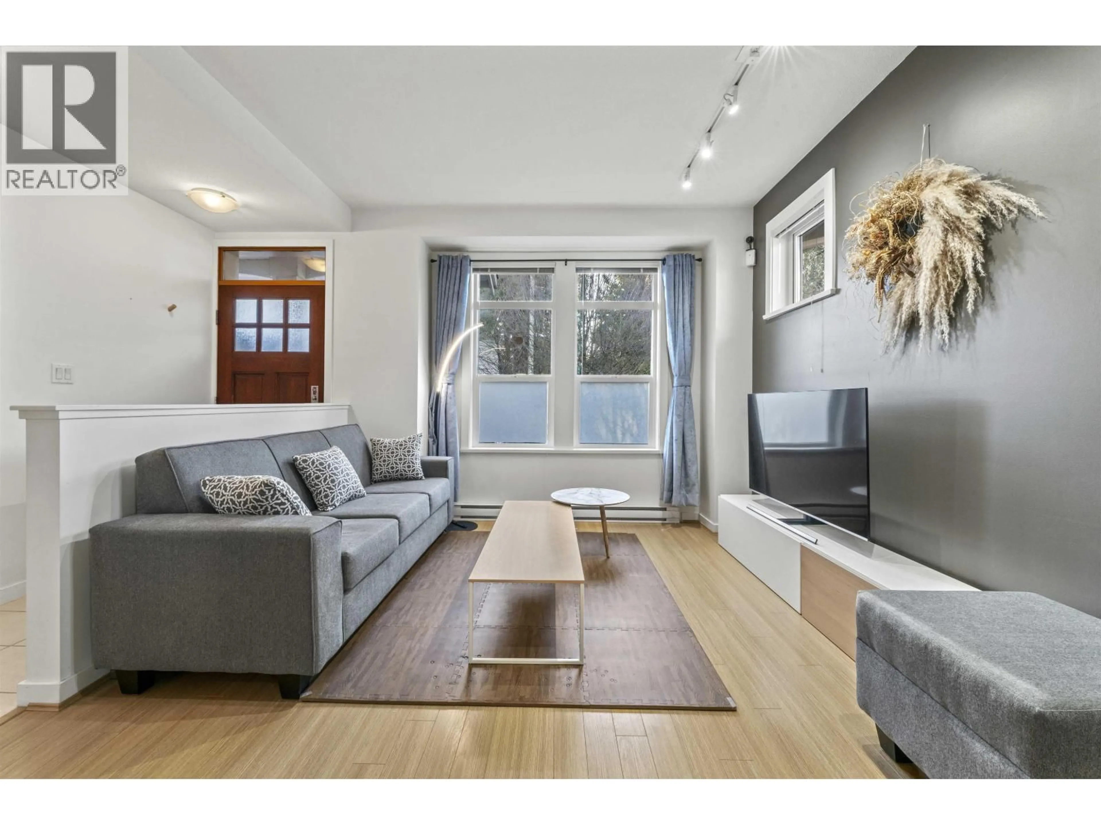 Living room with furniture, wood/laminate floor for 15 - 5771 IRMIN STREET, Burnaby British Columbia V5J0C5