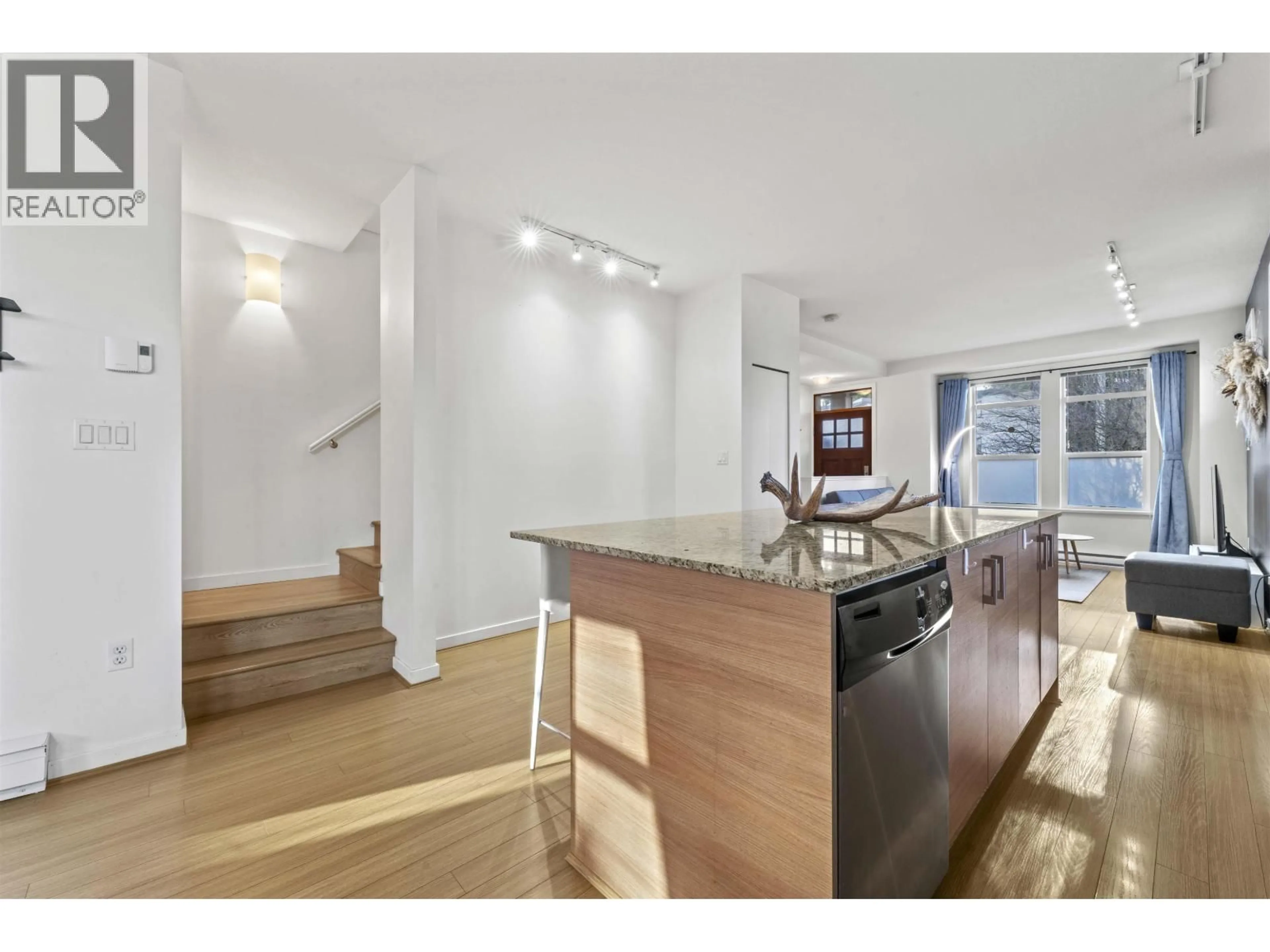 Open concept kitchen, unknown for 15 - 5771 IRMIN STREET, Burnaby British Columbia V5J0C5