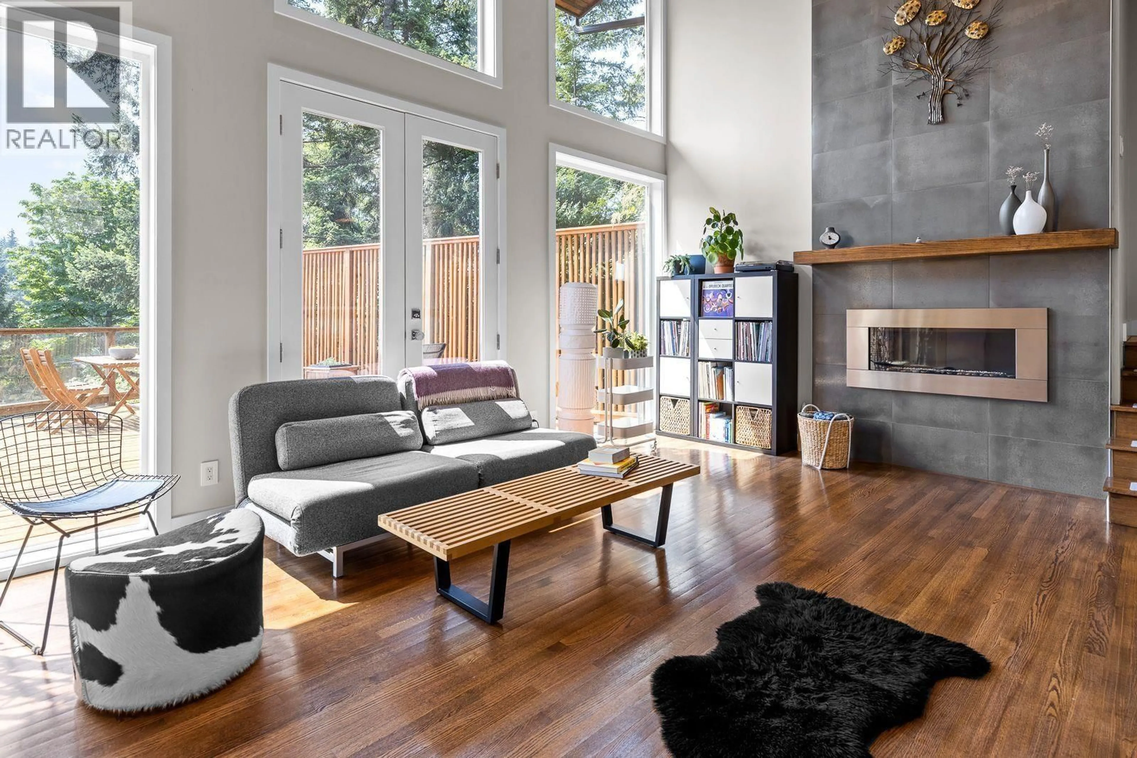 Living room with furniture, wood/laminate floor for 6965 MARINE DRIVE, West Vancouver British Columbia V7W2T4