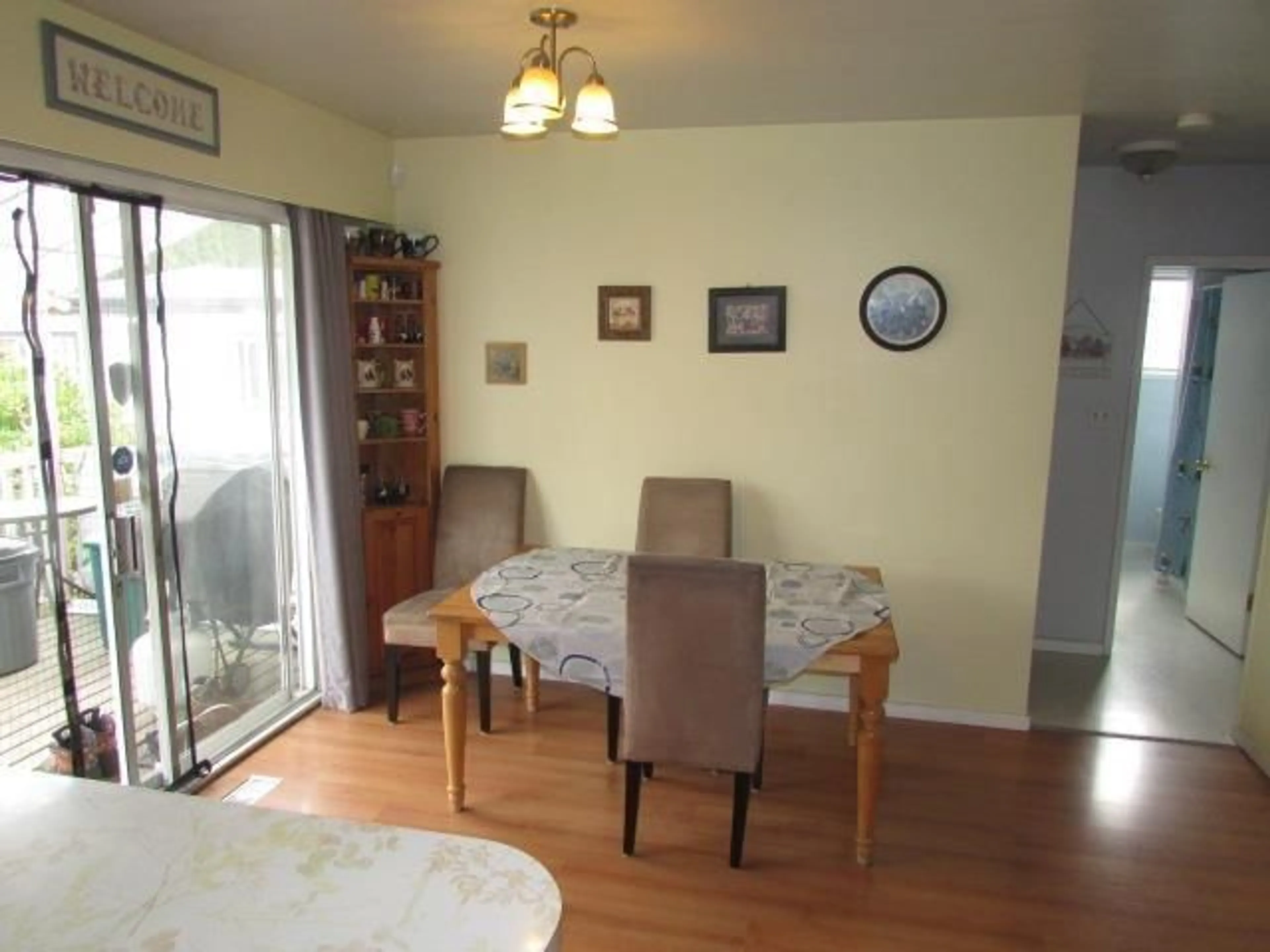 Dining room, wood/laminate floor for 32149 AUTUMN AVENUE, Abbotsford British Columbia V2T1P2