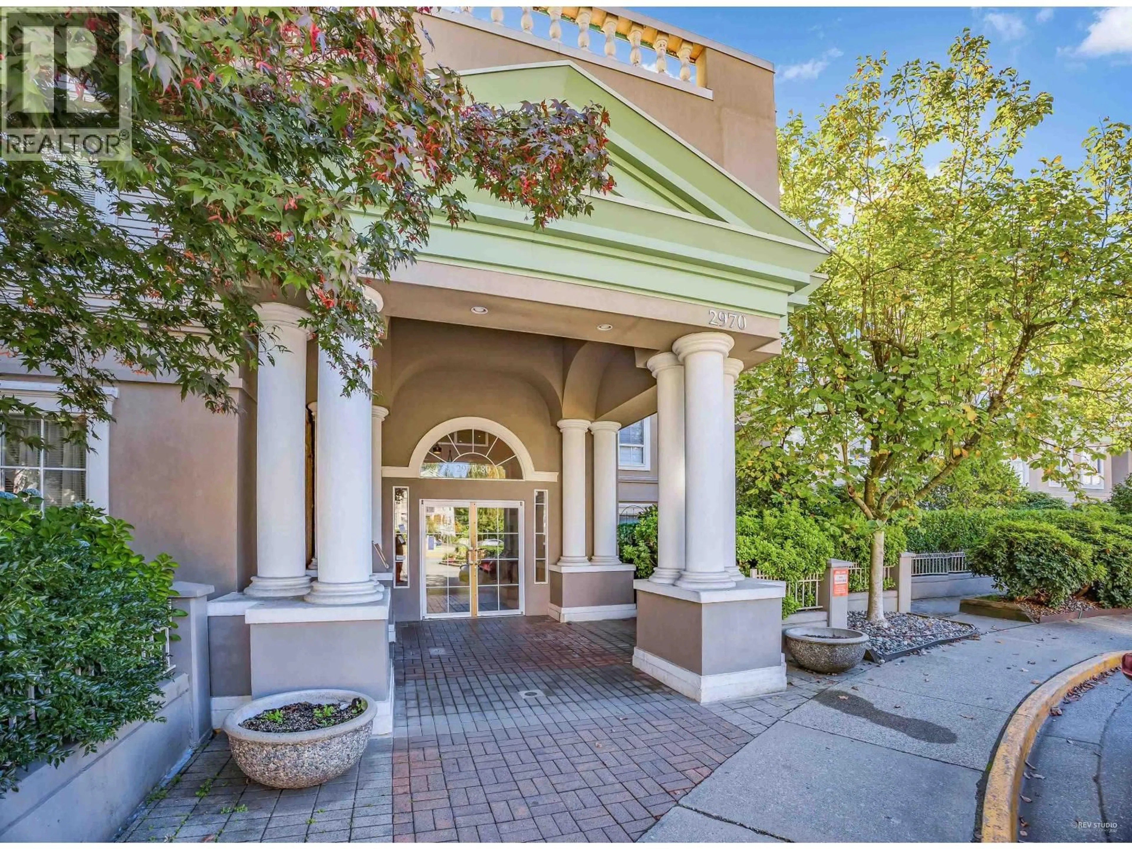 Indoor foyer for 403 - 2970 PRINCESS CRESCENT, Coquitlam British Columbia V3B7R5