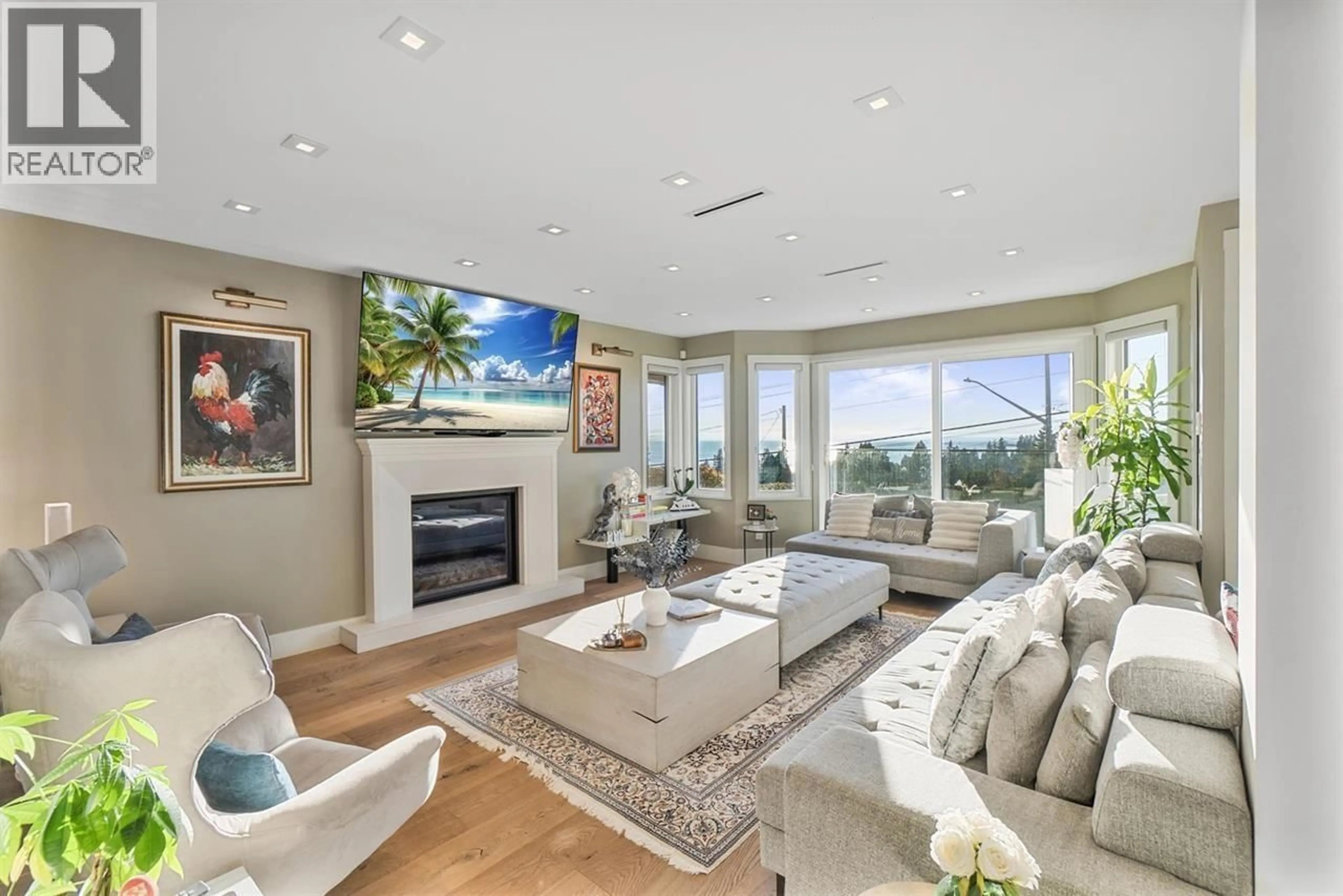 Living room with furniture, unknown for 1388 21ST STREET, West Vancouver British Columbia V7V4B3