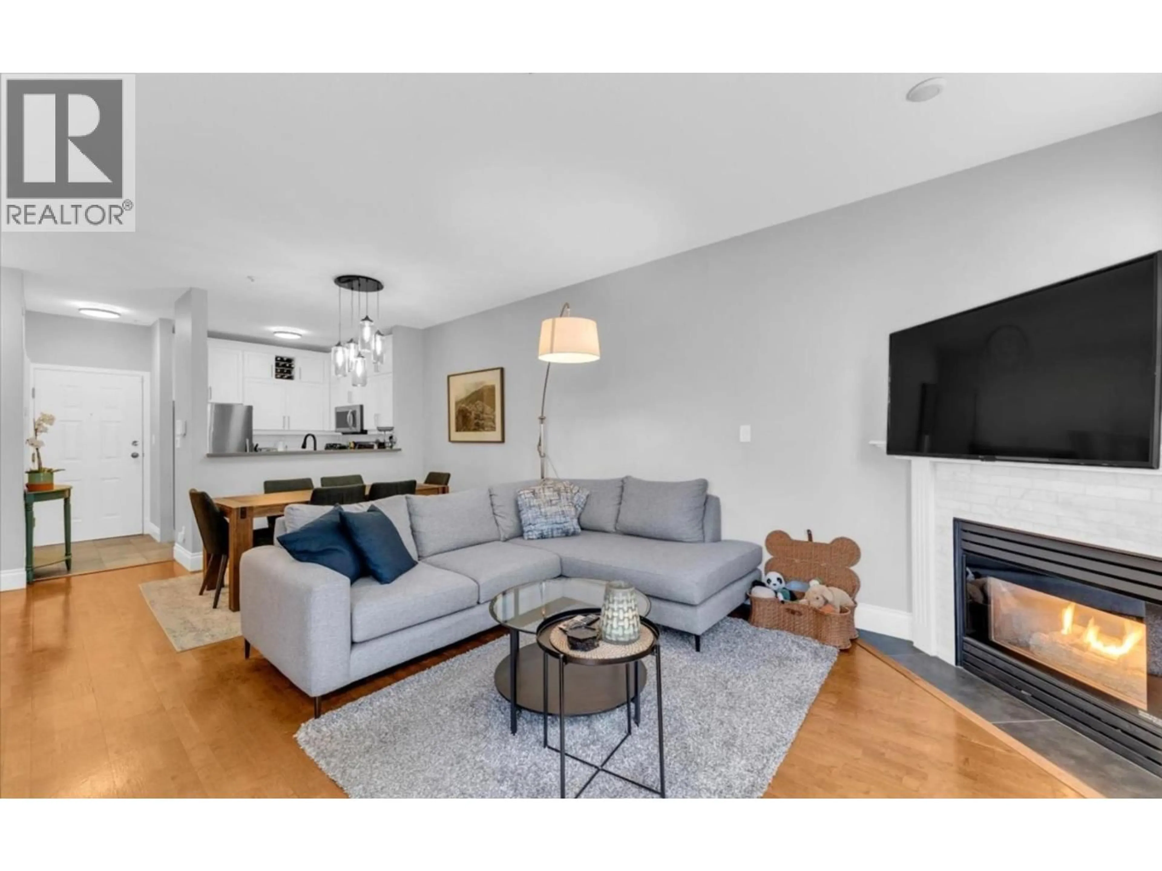 Living room with furniture, unknown for 303 - 2525 QUEBEC STREET, Vancouver British Columbia V5T4R5