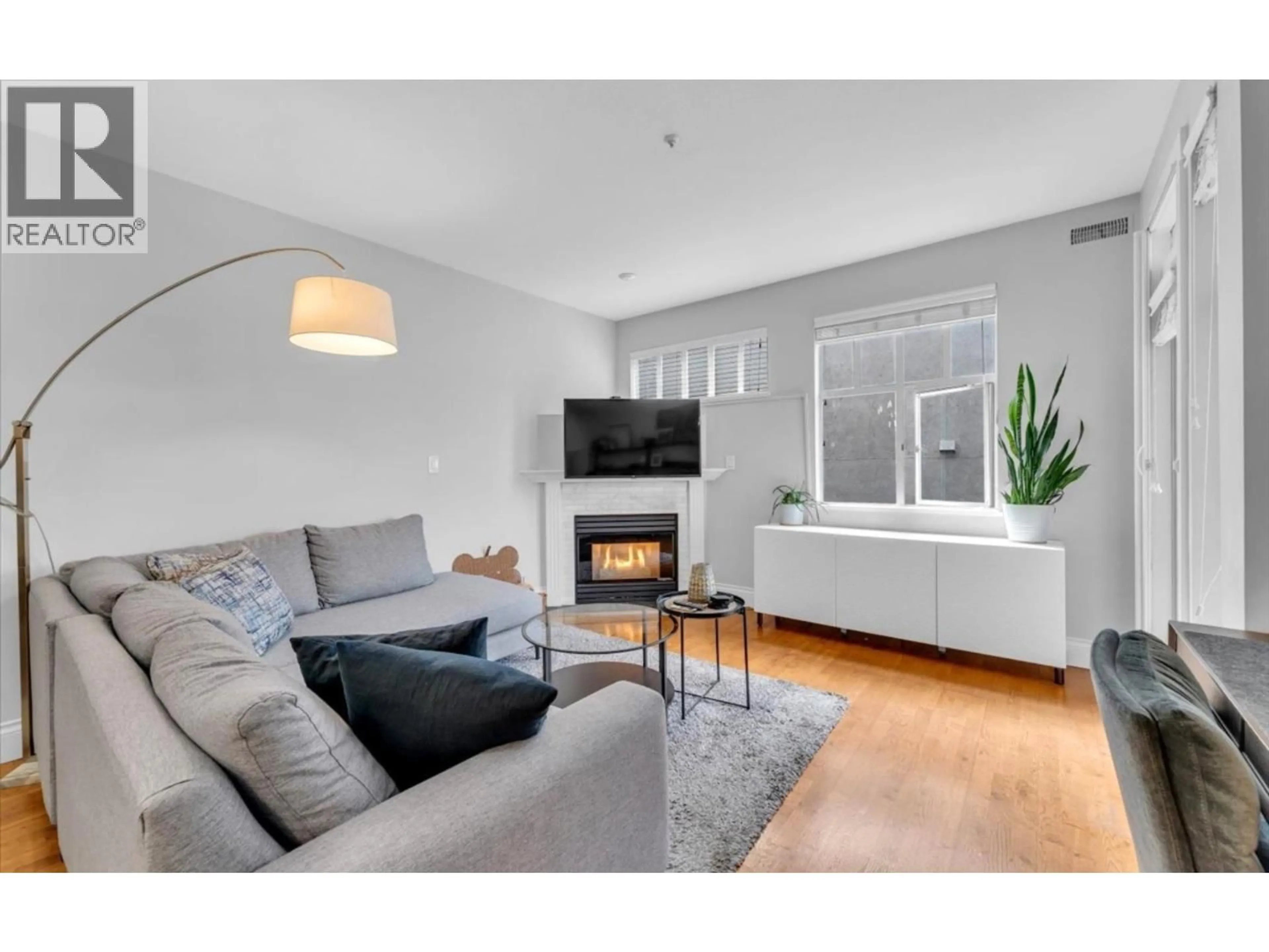 Living room with furniture, unknown for 303 - 2525 QUEBEC STREET, Vancouver British Columbia V5T4R5