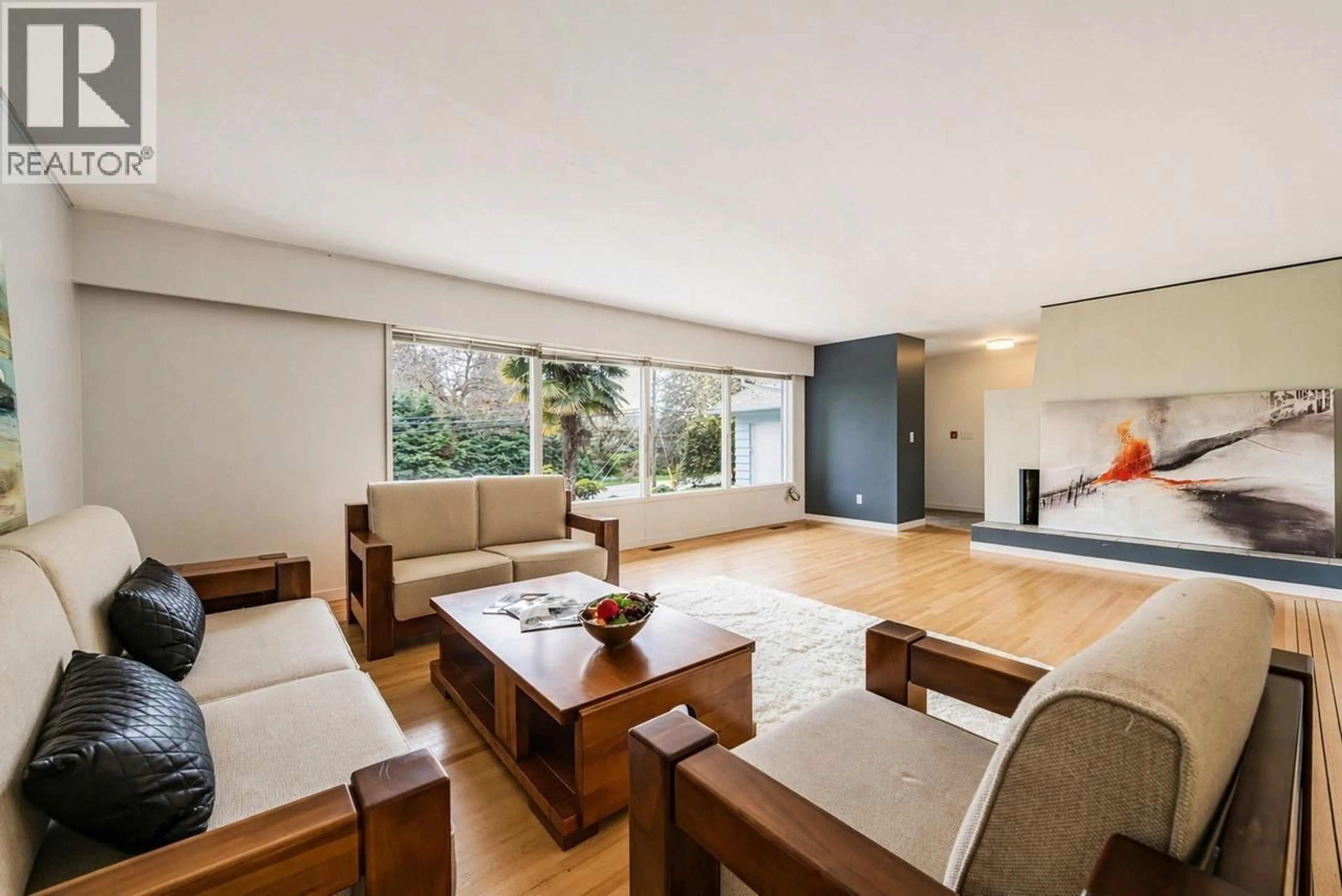 Living room with furniture, wood/laminate floor for 4037 RIPPLE ROAD, West Vancouver British Columbia V7V3L1