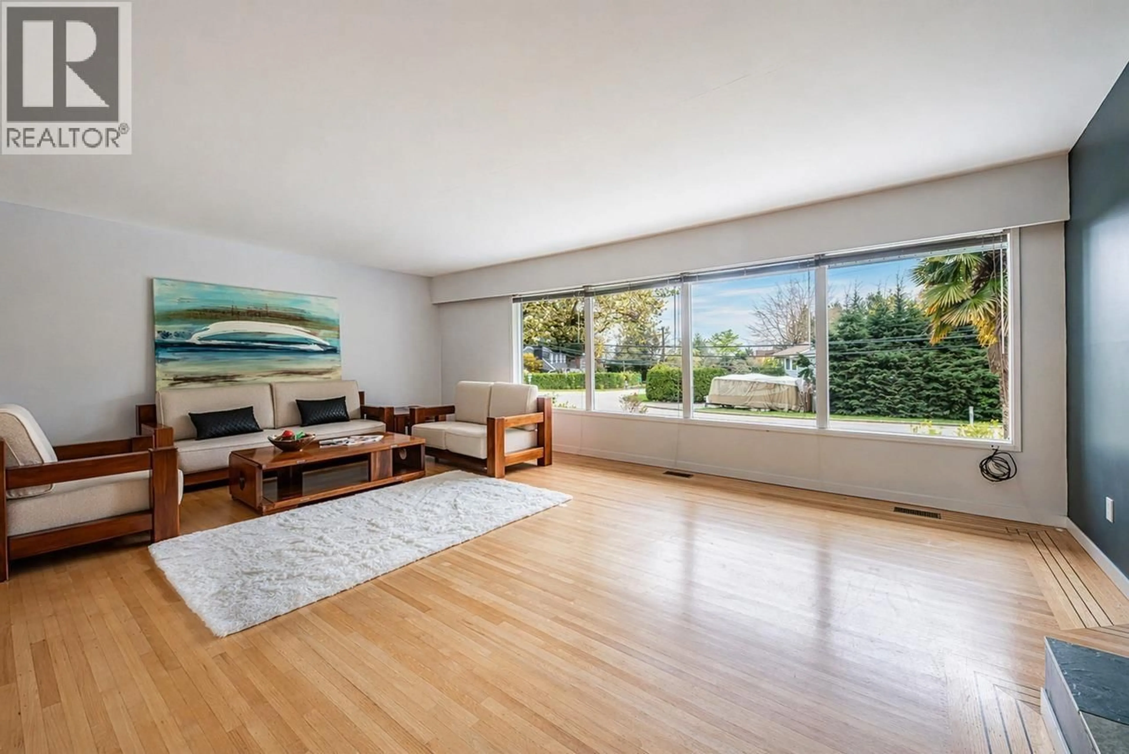 Living room with furniture, wood/laminate floor for 4037 RIPPLE ROAD, West Vancouver British Columbia V7V3L1