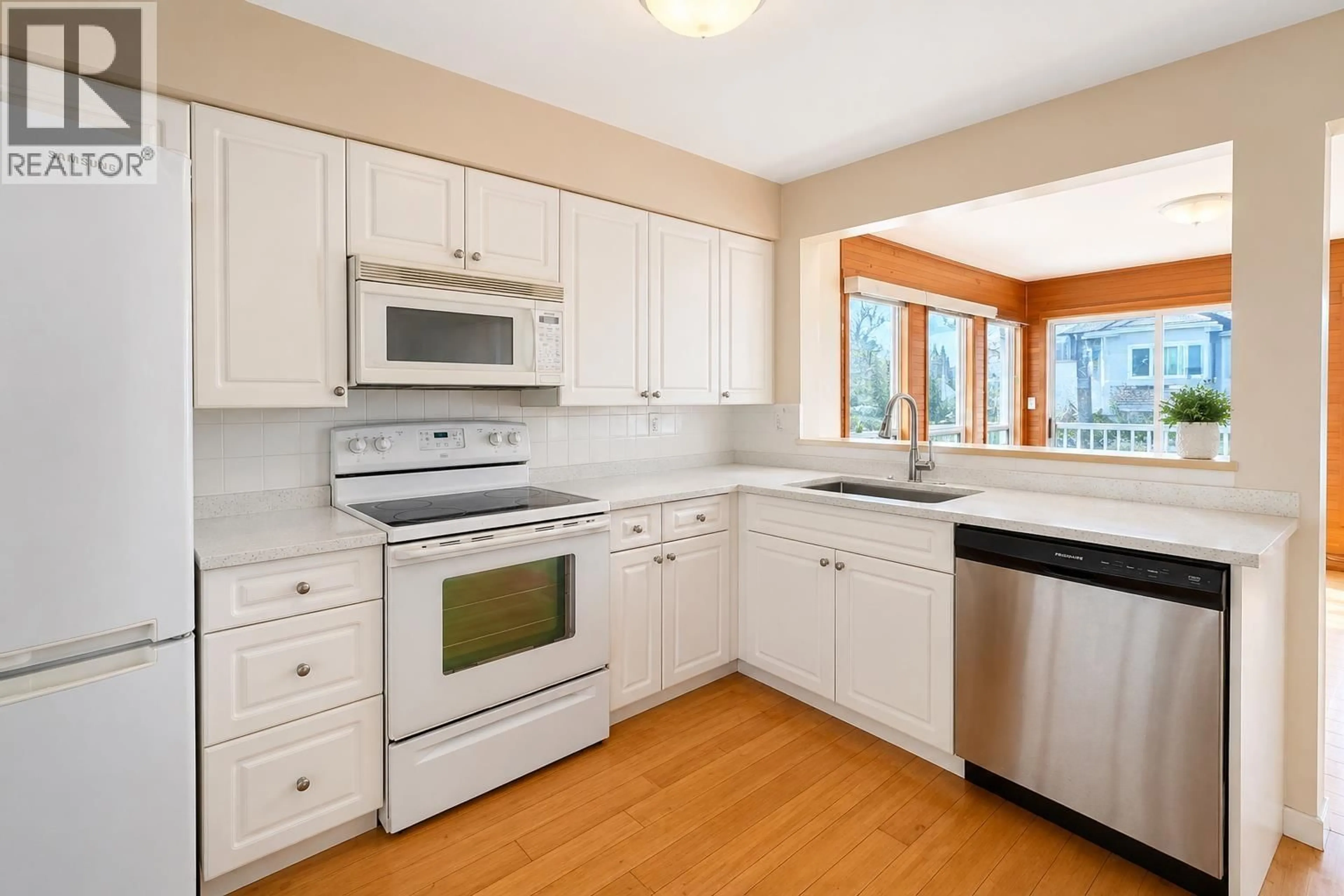 Standard kitchen, unknown for 10351 AMETHYST AVENUE, Richmond British Columbia V7A3A8