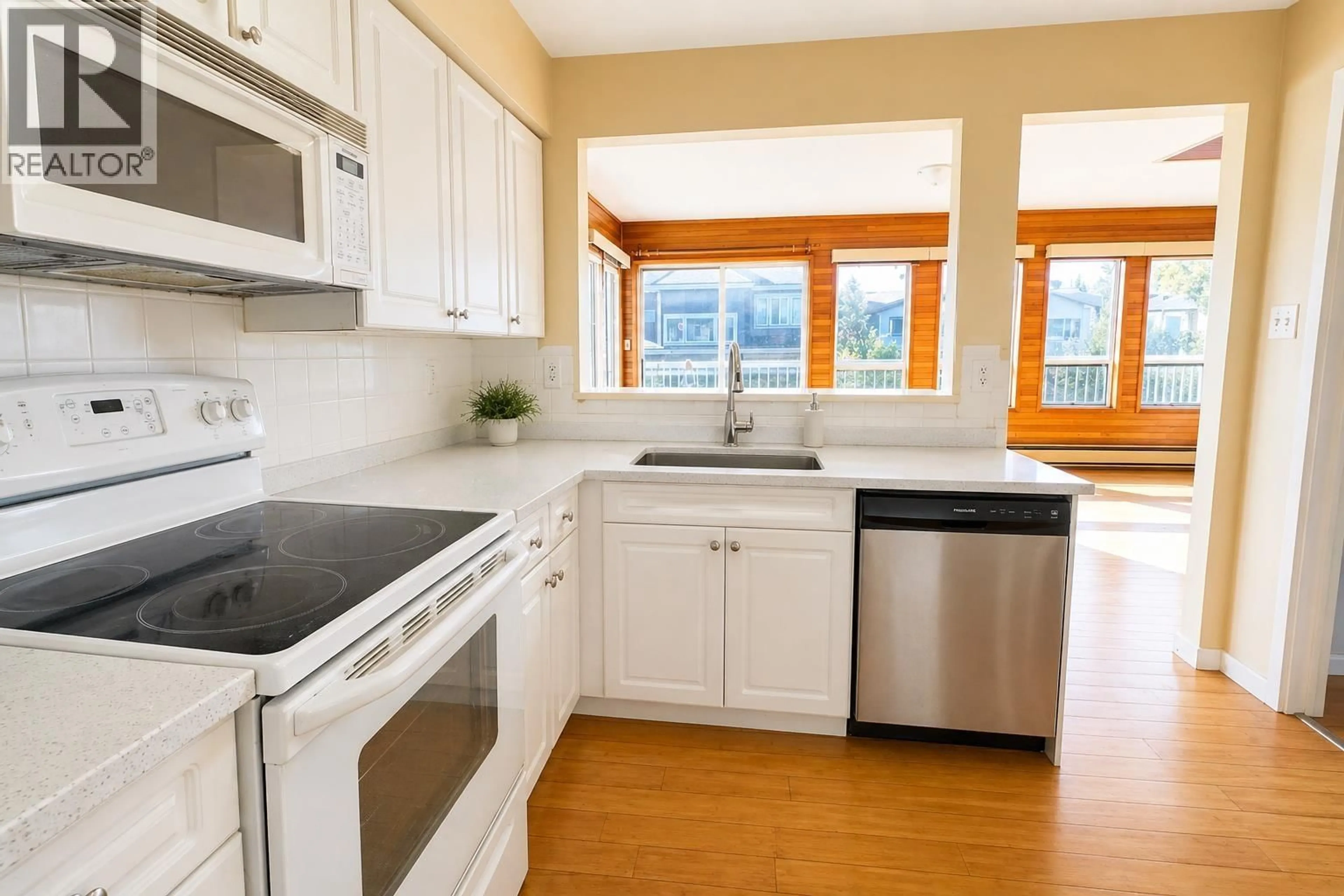 Standard kitchen, unknown for 10351 AMETHYST AVENUE, Richmond British Columbia V7A3A8