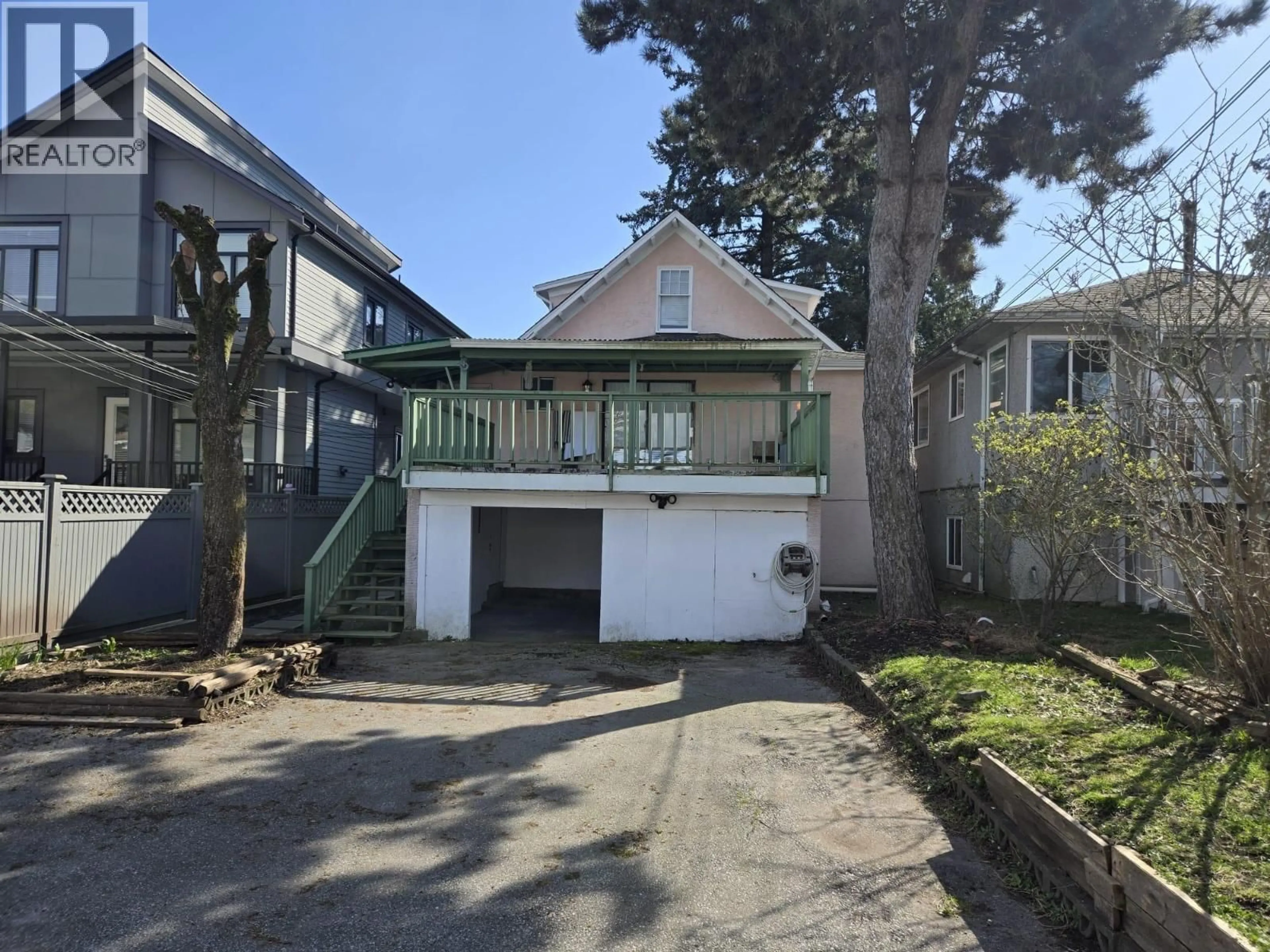 A pic from outside/outdoor area/front of a property/back of a property/a pic from drone, street for 1039 41ST AVENUE, Vancouver British Columbia V5W1P9